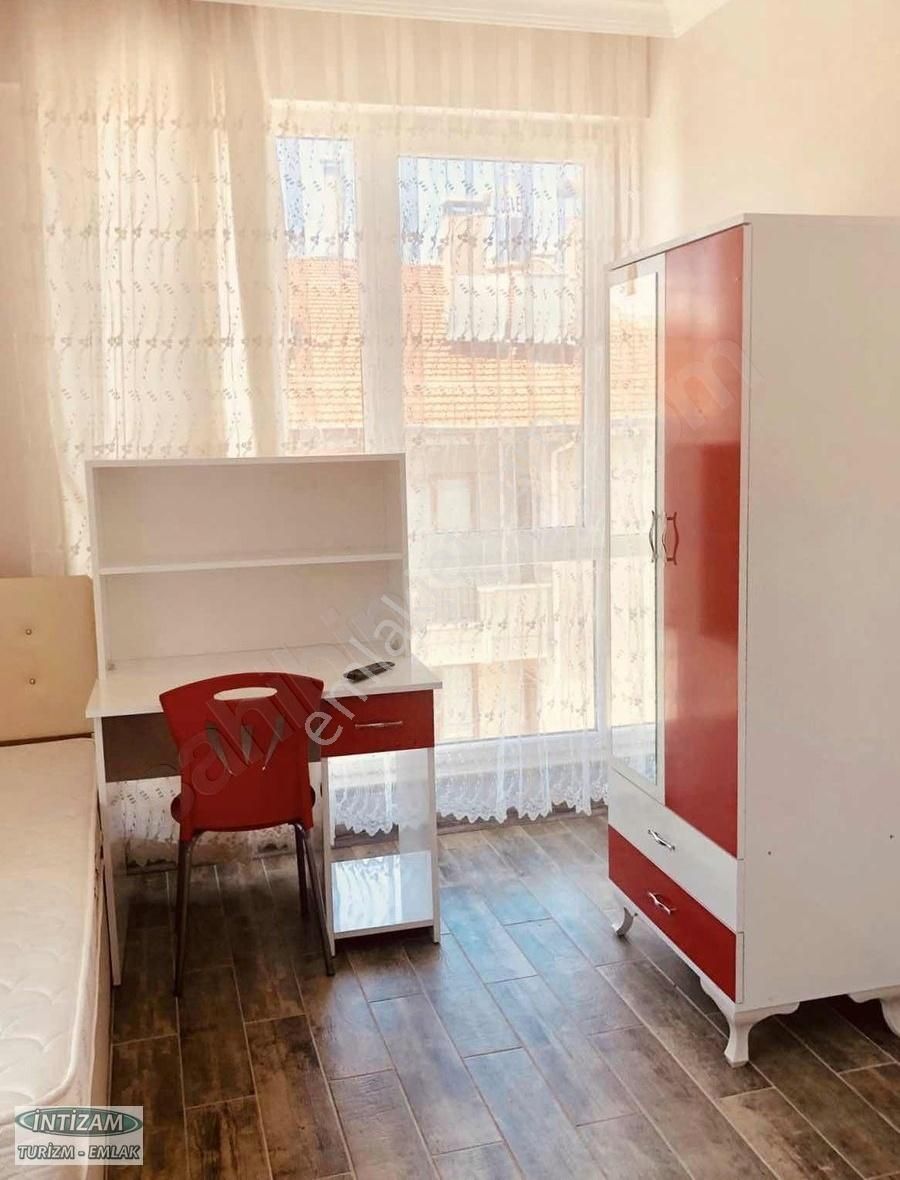 Çarşı Merkezde Asansörlü Balkonlu 2+1 Eşyalı Kiralık Apart