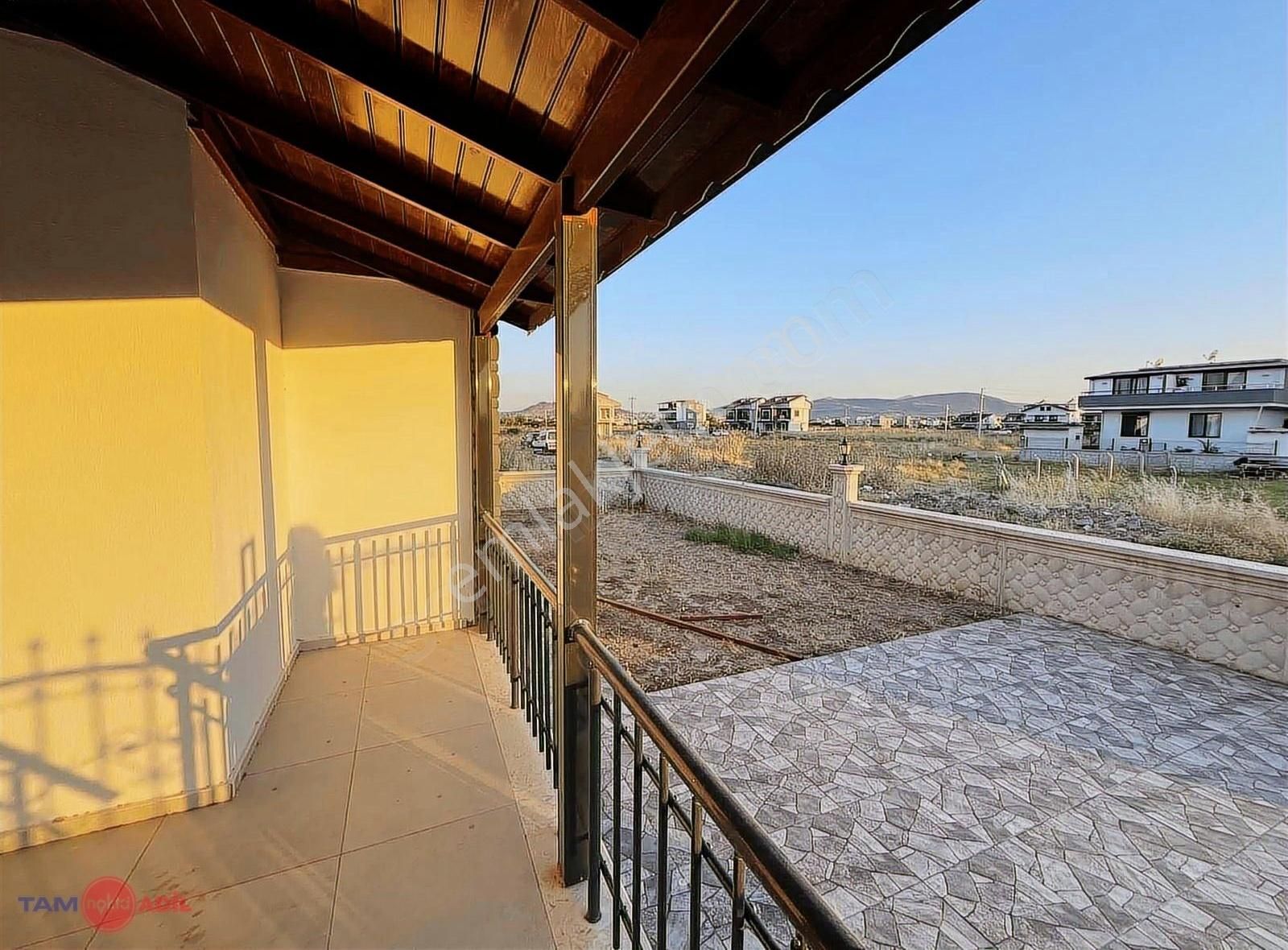 Dikili Satılık Çetin Emeçte 3 Katlı Köşe Parsel Villa - Görsel 14