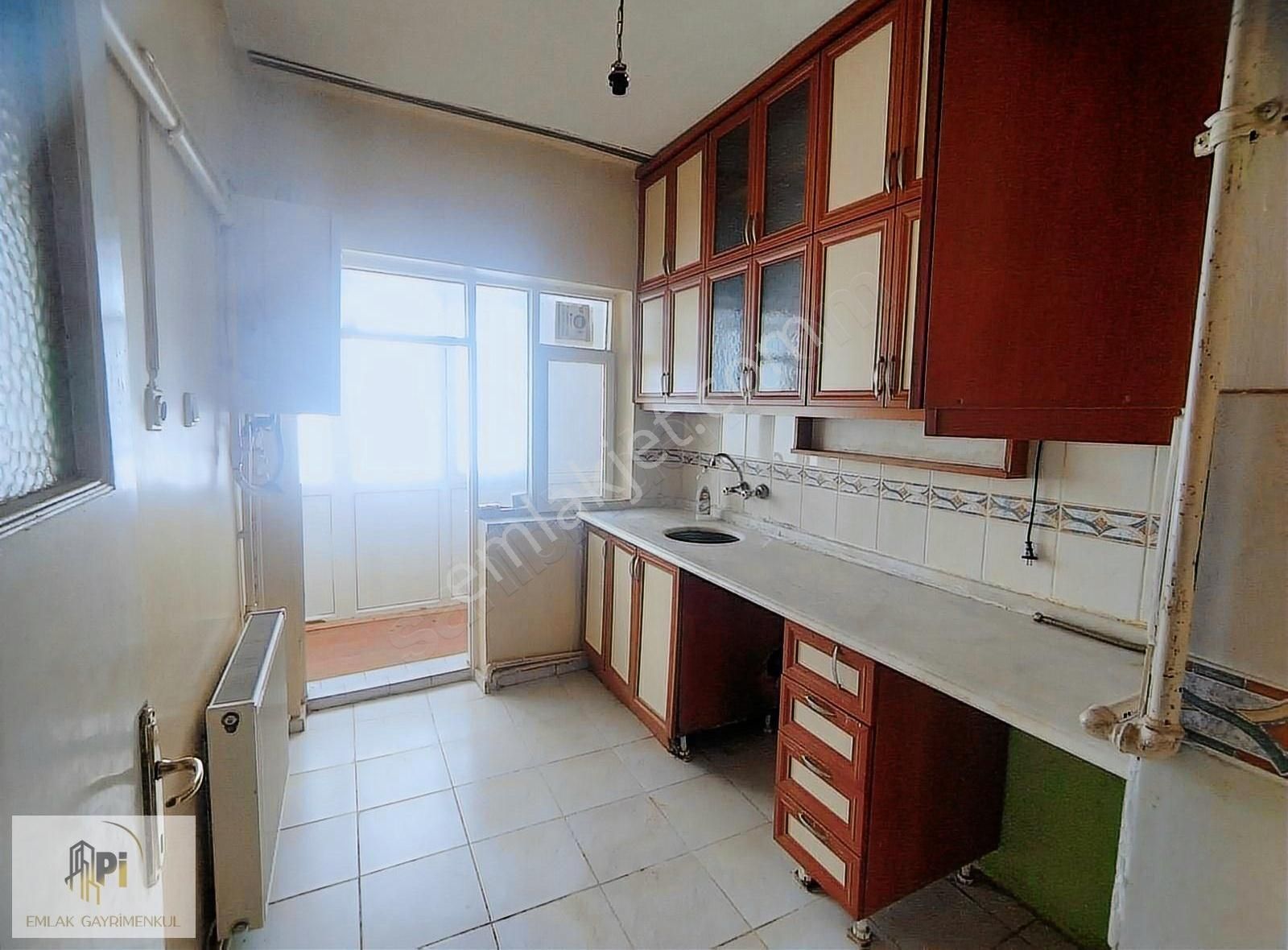 Pi Emlak'tan Ertuğrul Gazi Mahallesinde Site İçi 3+1 Daire