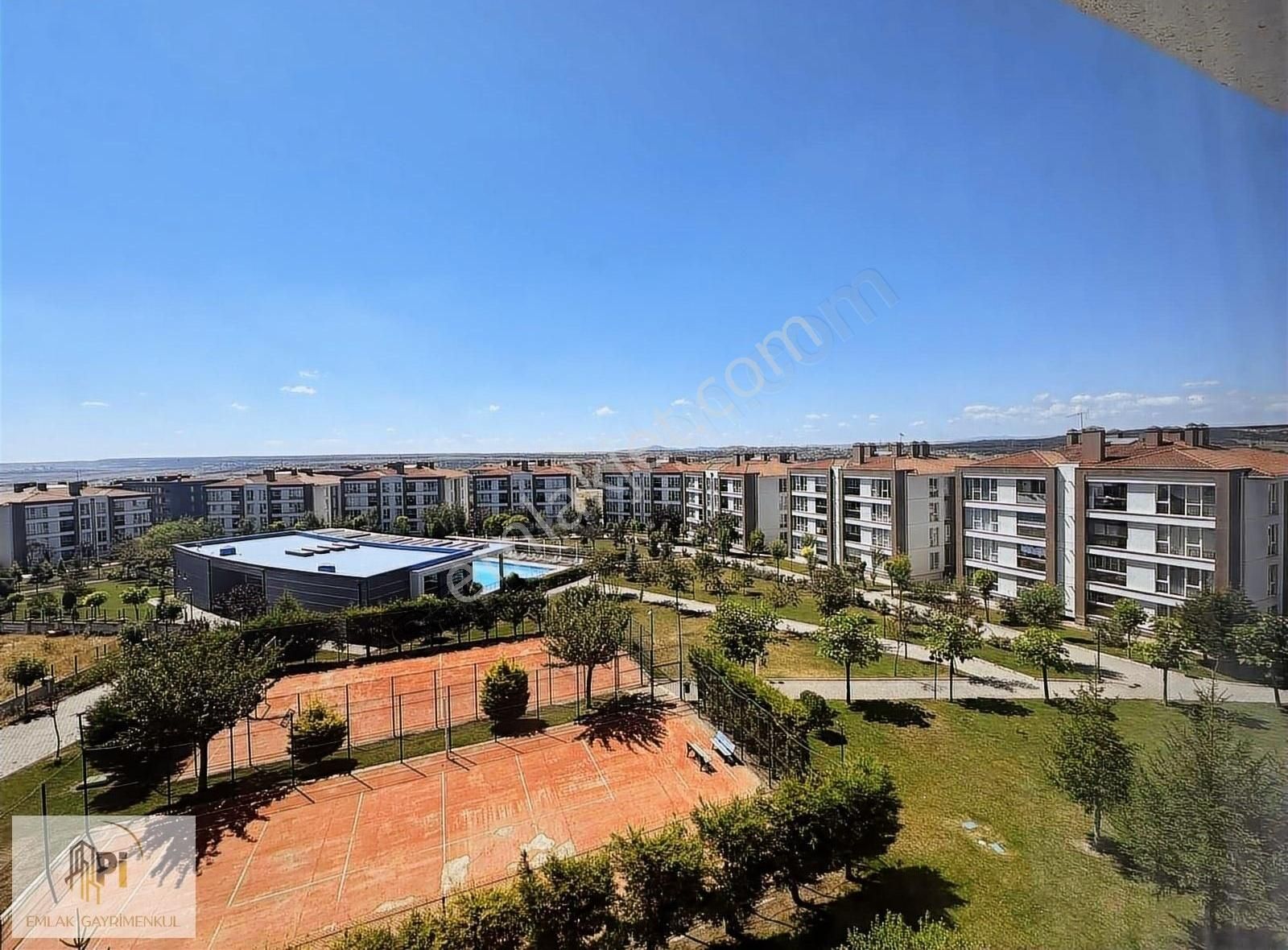 Pi Emlak'tan Ihlamurkent'te Yaşampark Evlerinde 4+1 Daire