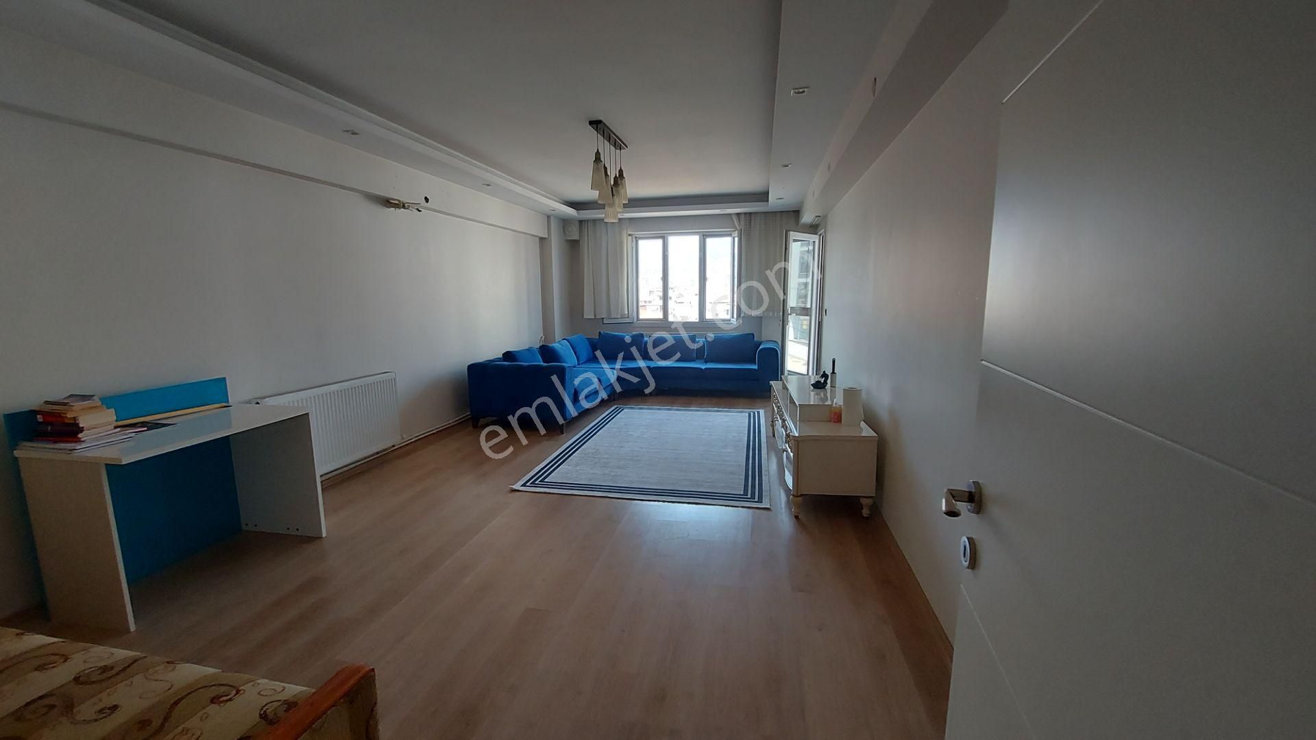 İzmir Bayraklı Emek Mahallesi'nde Full Eşyalı Kiralık 3+1 Yeni Daire