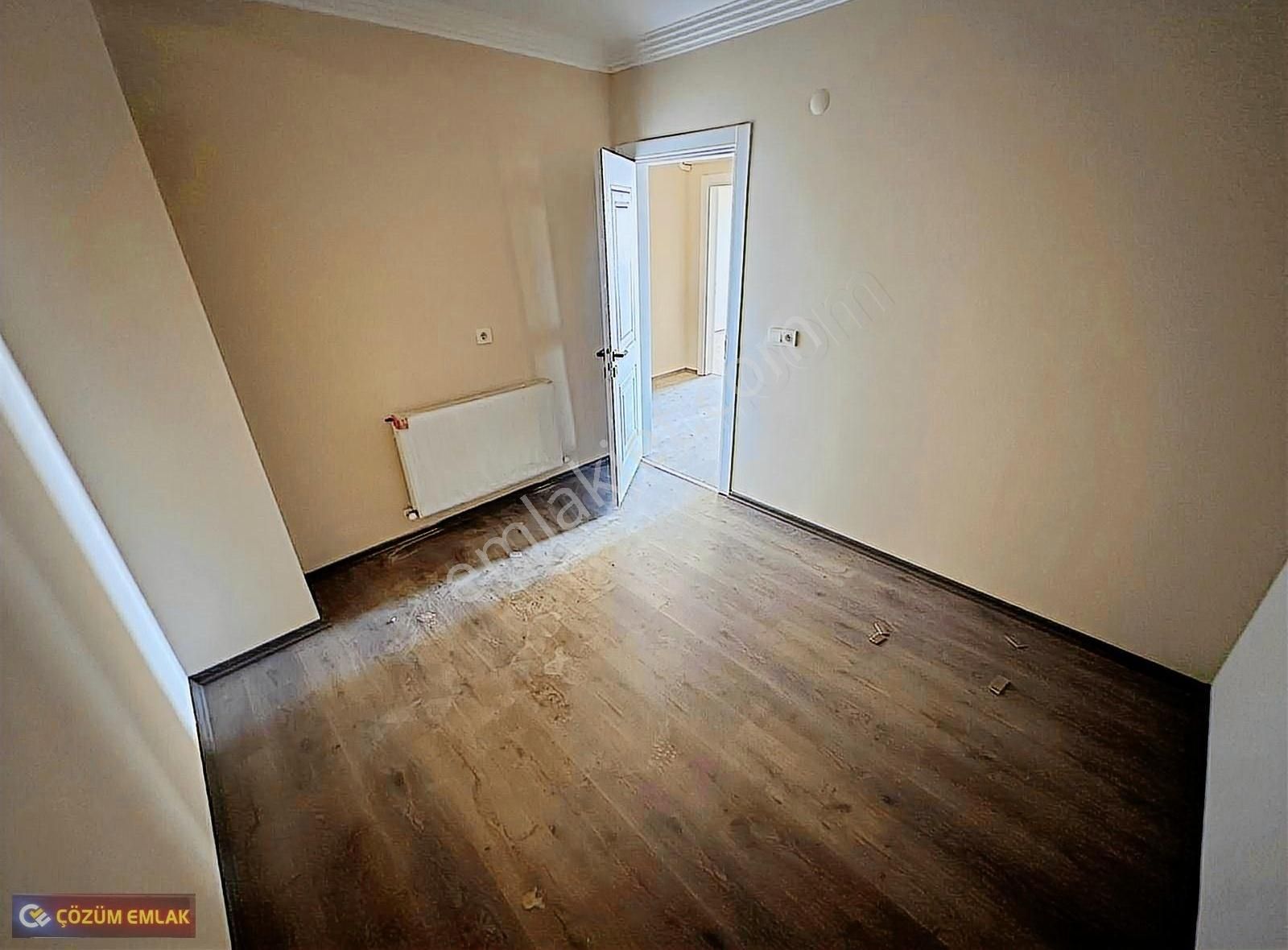 Çözüm Emlak'tan Muradiye'de Sıfır 2+1 Önü Açık Satılık Daire