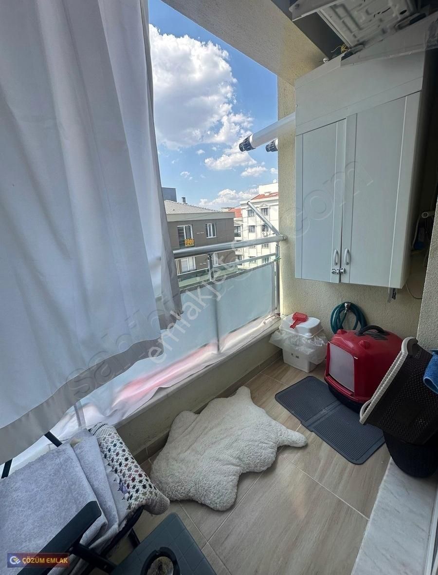 Çözüm Emlak'tan İstasyon Caddesi Üzerinde 1+1 Ön Cephe Daire