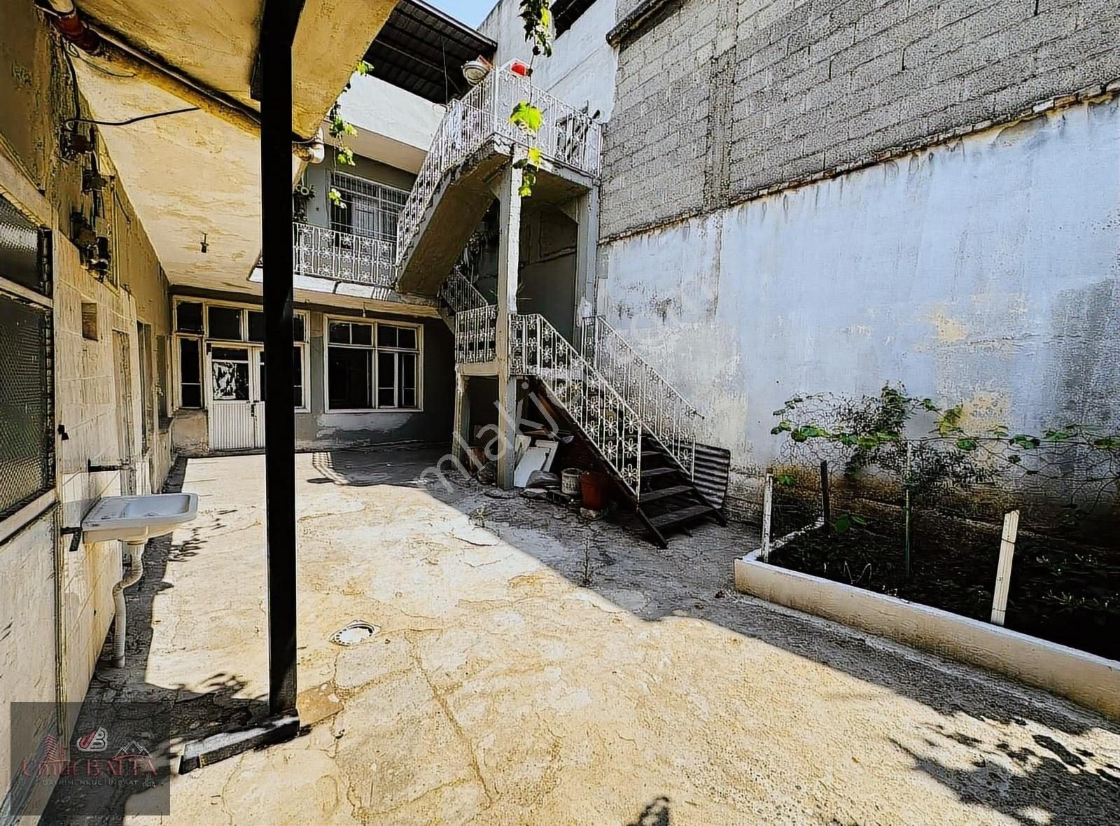 Narlıca'da 2 Katlı 180 M2 Tek Tapu Acil Satılık Bahçeli Müstakil
