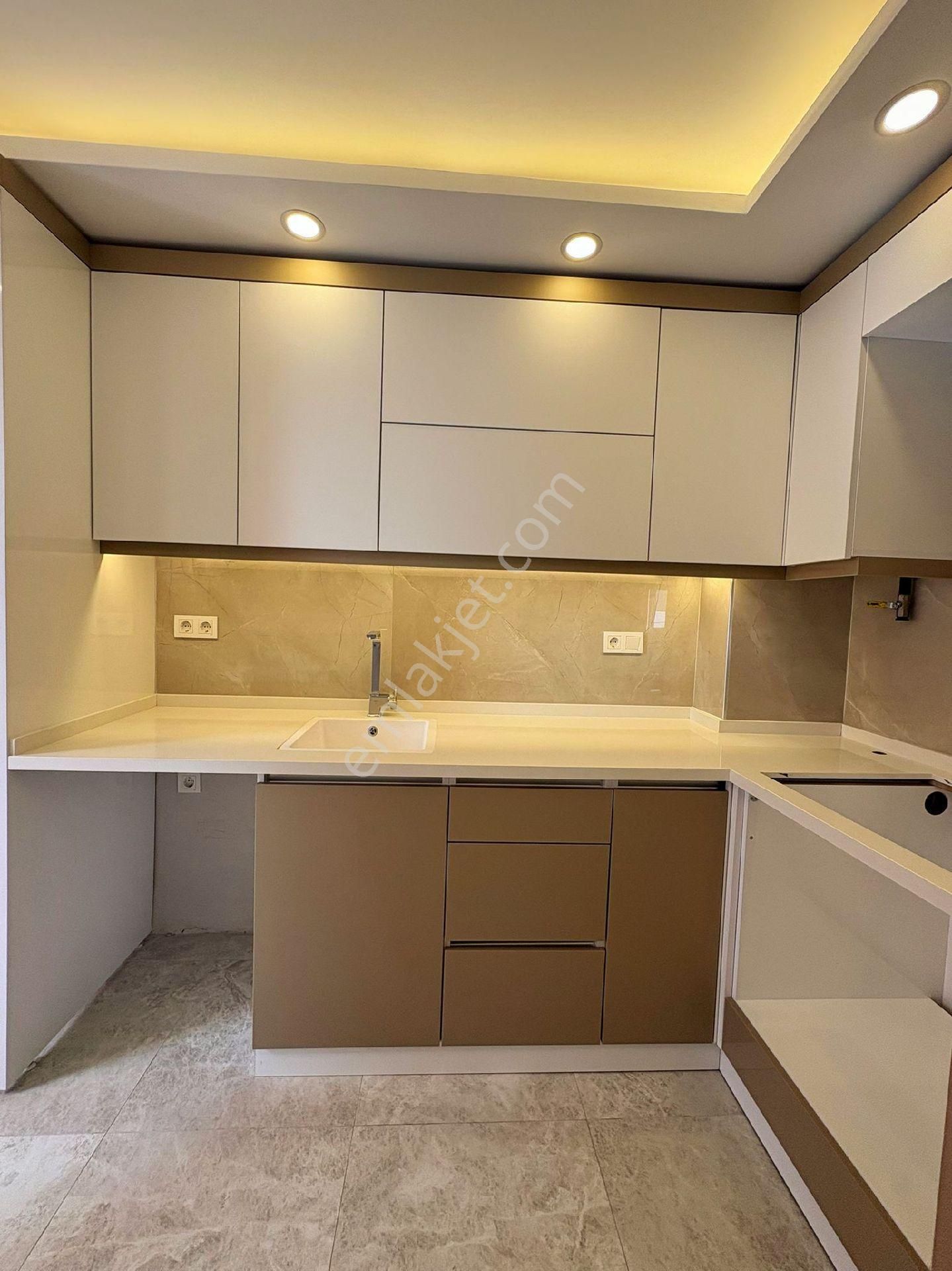Altıntaş'ta İnönü Cadde Yanı İçi Yapılı Doğalgazlı Satılık Daire
