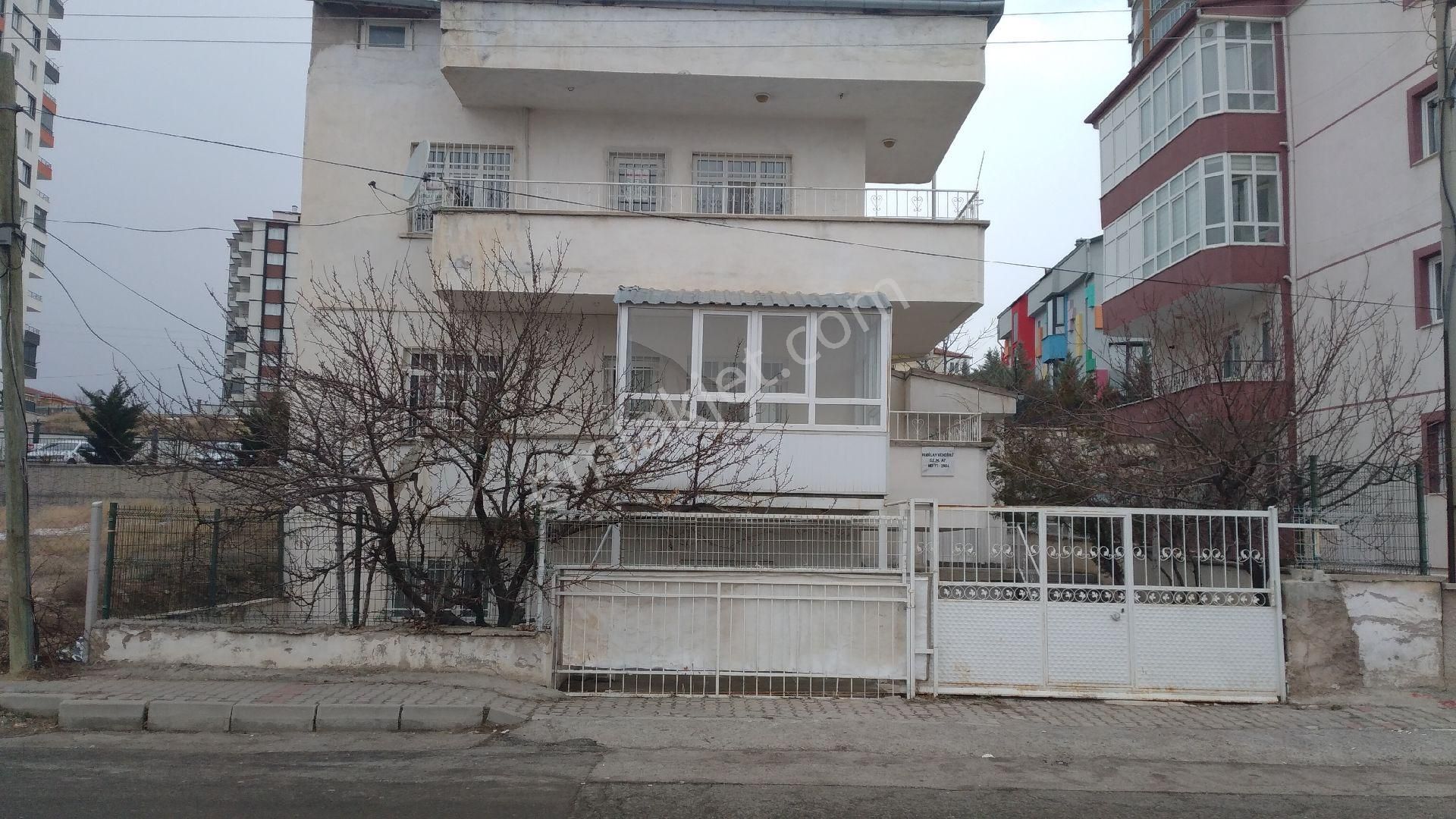 Satılık İnönü Mahallesi'nde Yunus Emre Caddesi 3 Katlı Komple Satılık Bina Her Dairesi 3+1 Bahçeli - Görsel 34