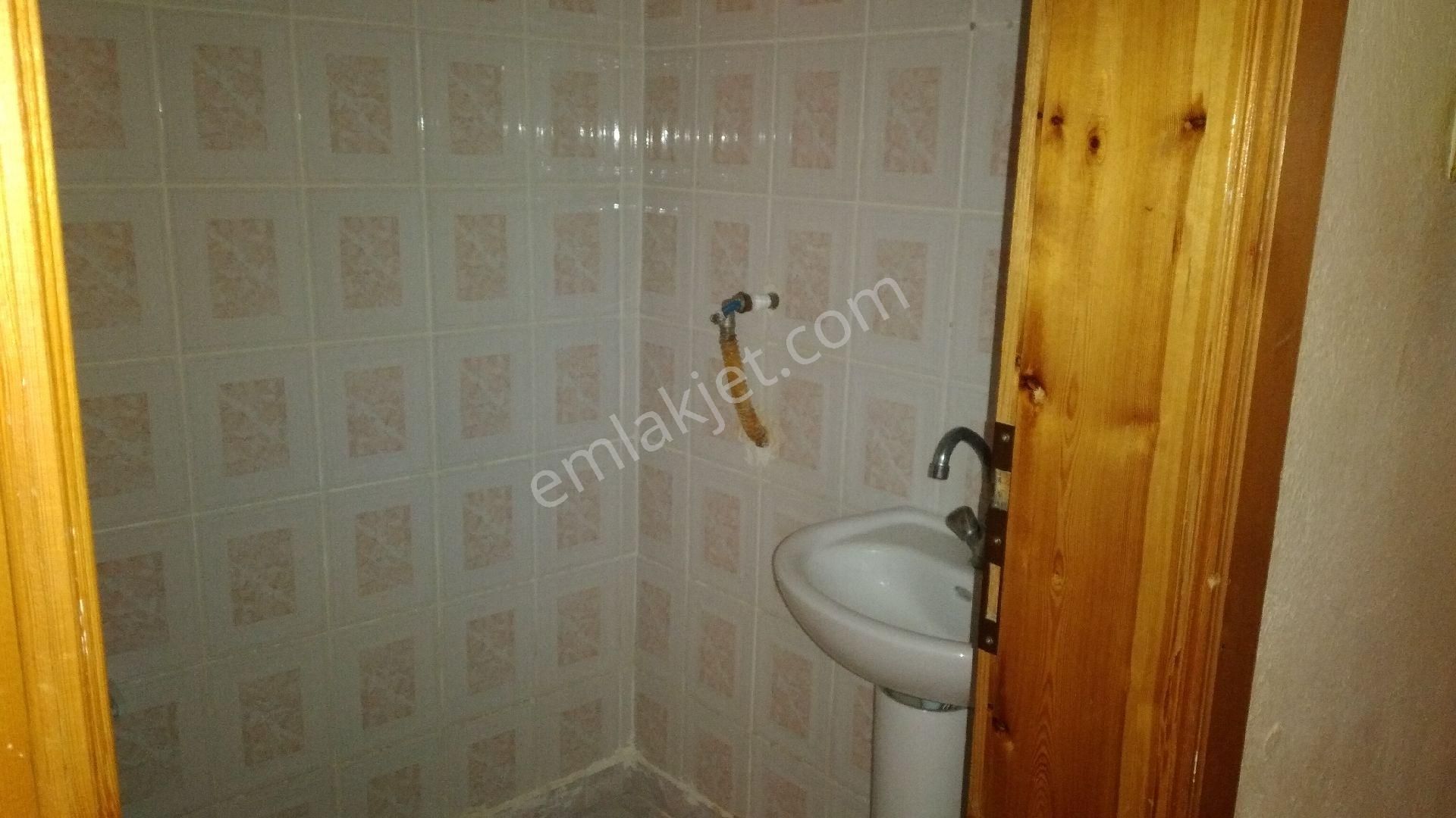 Satılık İnönü Mahallesi'nde Yunus Emre Caddesi 3 Katlı Komple Satılık Bina Her Dairesi 3+1 Bahçeli - Görsel 14