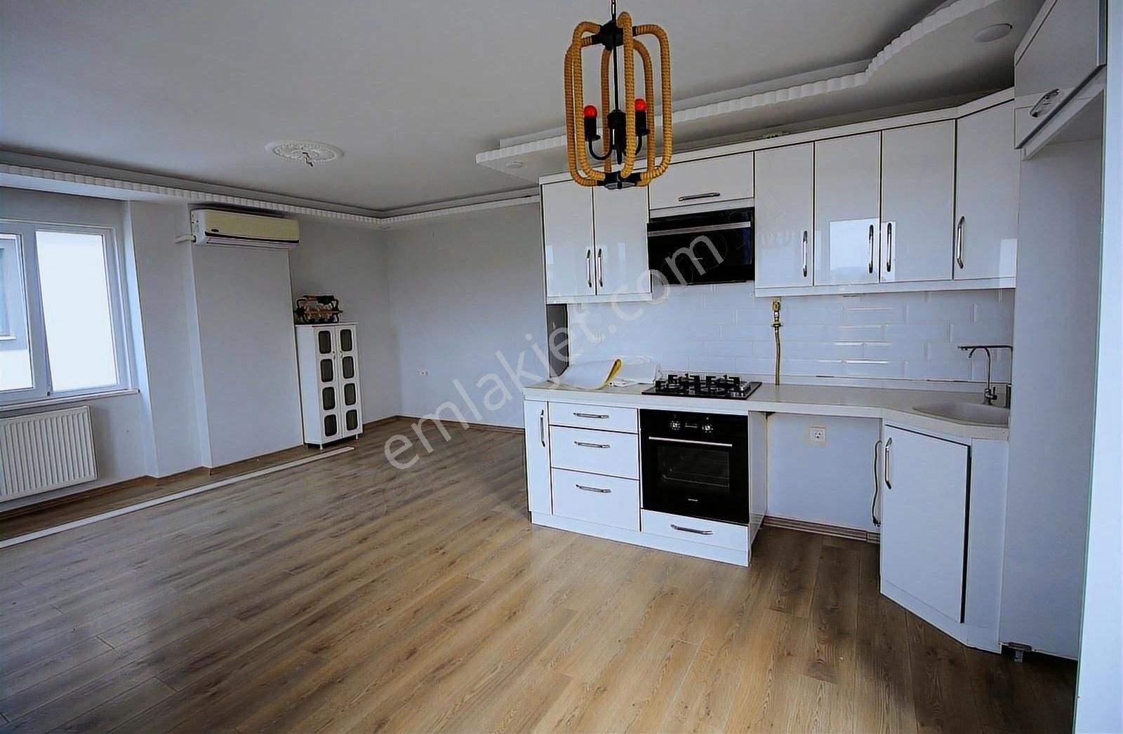 Bahçelievler De Muhteşem Konum Da Ferah 2+1 Kiralık Daire