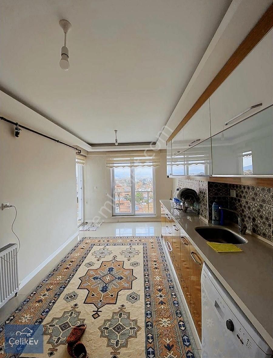Çelikev Gayrimenkul'den Emre Mahallesinde 170m2 Full Eşyalı 3+1