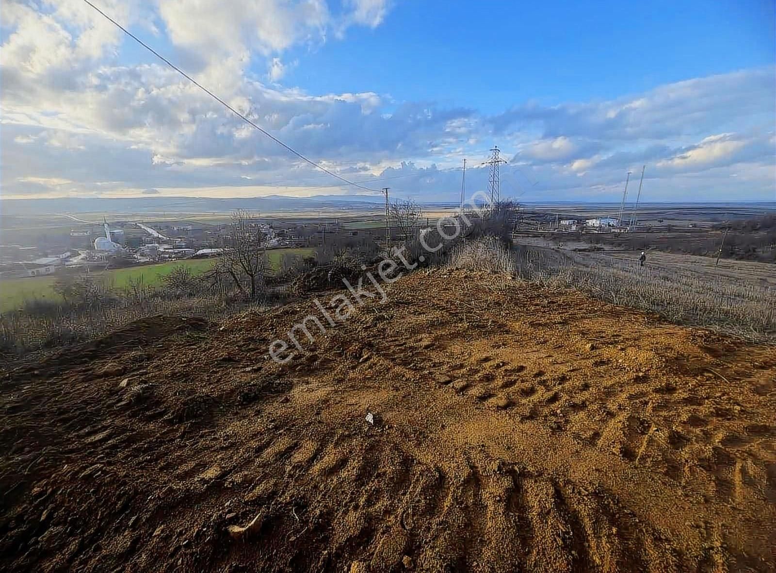 Edirne Keşan Barağı Köyü 6.100 Tepe Konum Köy İçi Ve Civarı