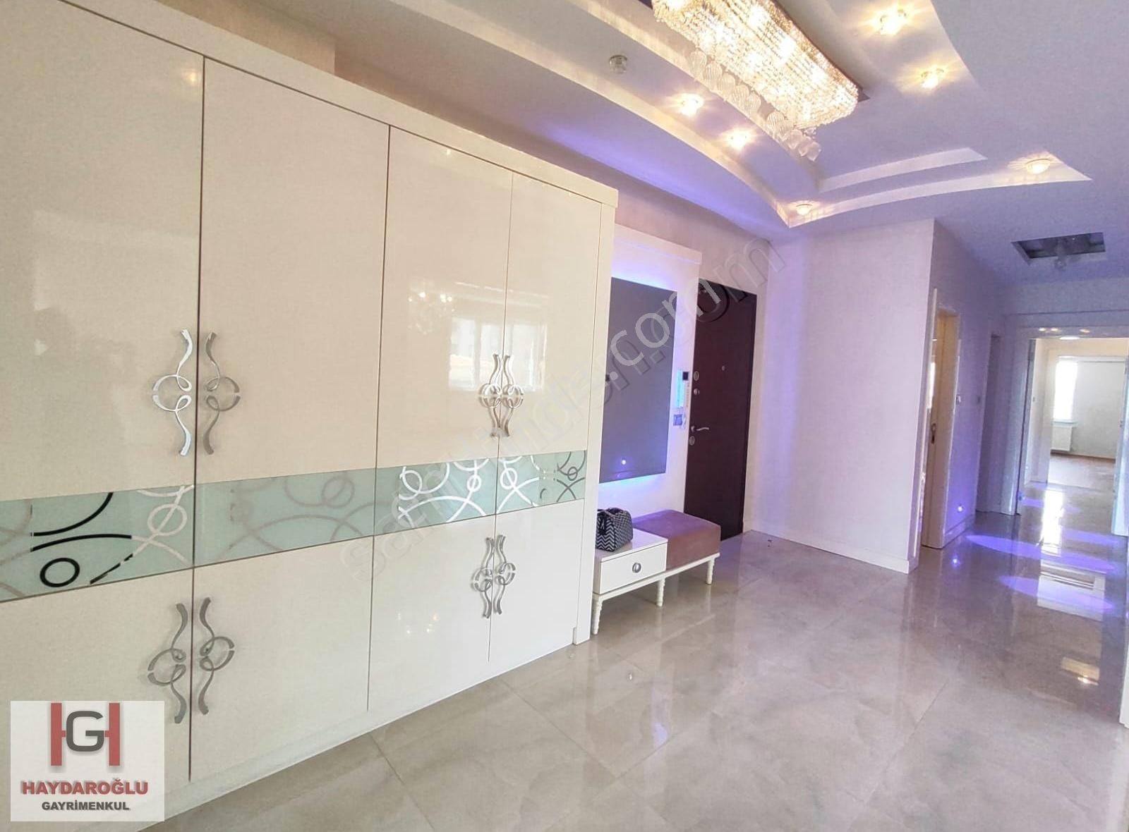 Güvenevler Mah'de Bakımlı Geniş Masrafsız Satılık 4+1 Daire