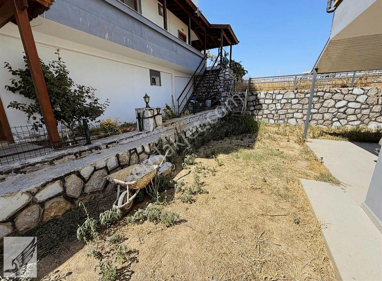 Seferihisar Akarcada Müstakil Girişli Satılık 3+2 Villa - Görsel 27