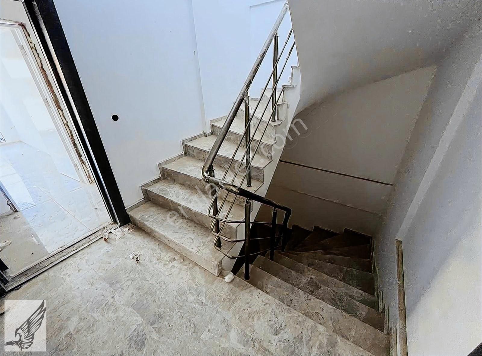 Seferihisar Çarşı Merkezinde Açık Mutfak 2+1 Satılık Daire - Görsel 8