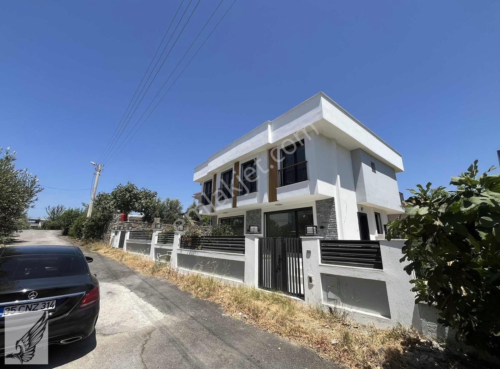 Seferihisar Akarca'da Plaja 100 Metre Geniş Bahçeli 3+1 Villa - Görsel 3