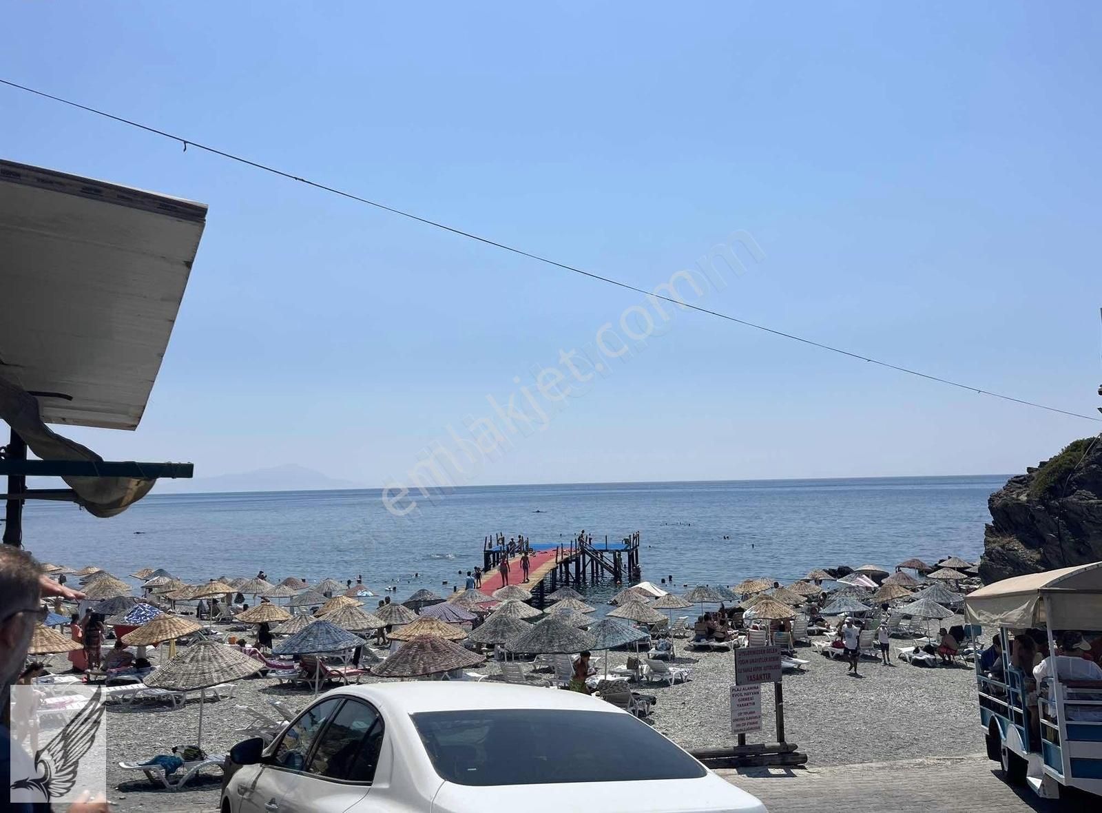 Seferihisar Banksis Sitesinde 3+2 Eşyalı Satılık Villa