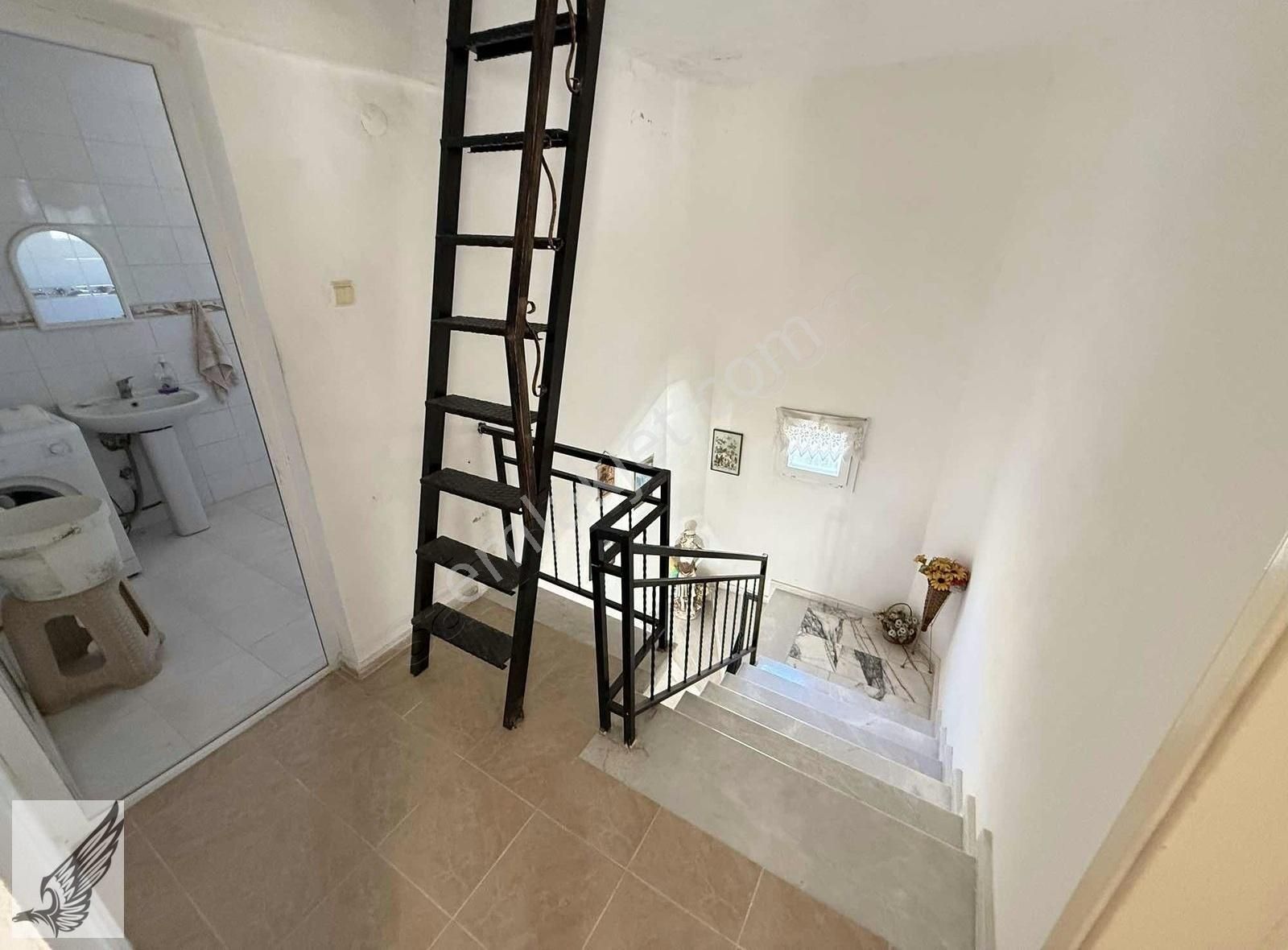 Seferihisar Akarca Mahallesinde Tam Müstakil 5+2 Satılık Villa - Görsel 6