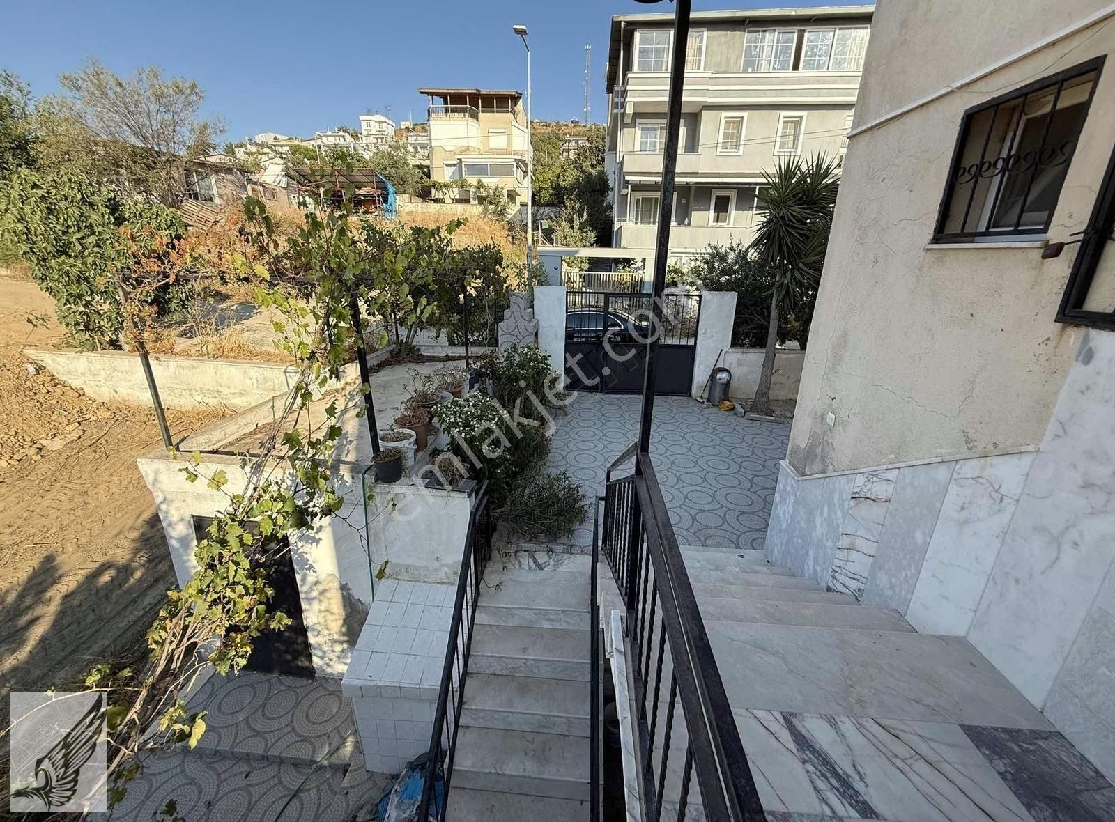 Seferihisar Akarca Mahallesinde Tam Müstakil 5+2 Satılık Villa - Görsel 14