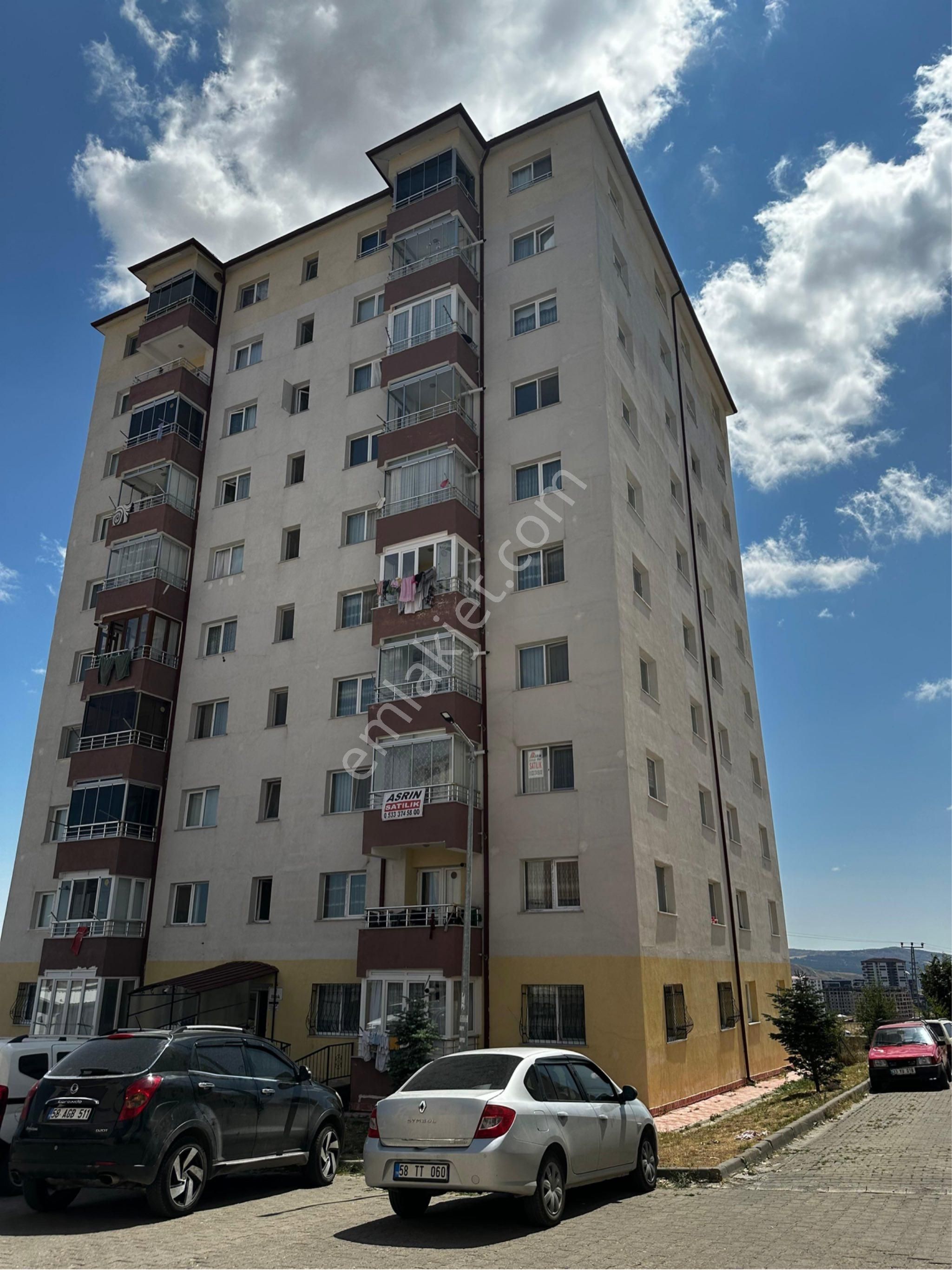 Asrın Emlak’tan Ahmetturan Gazi Mh.vefa Konutlarında Satılık 2+1 Arakat Daire