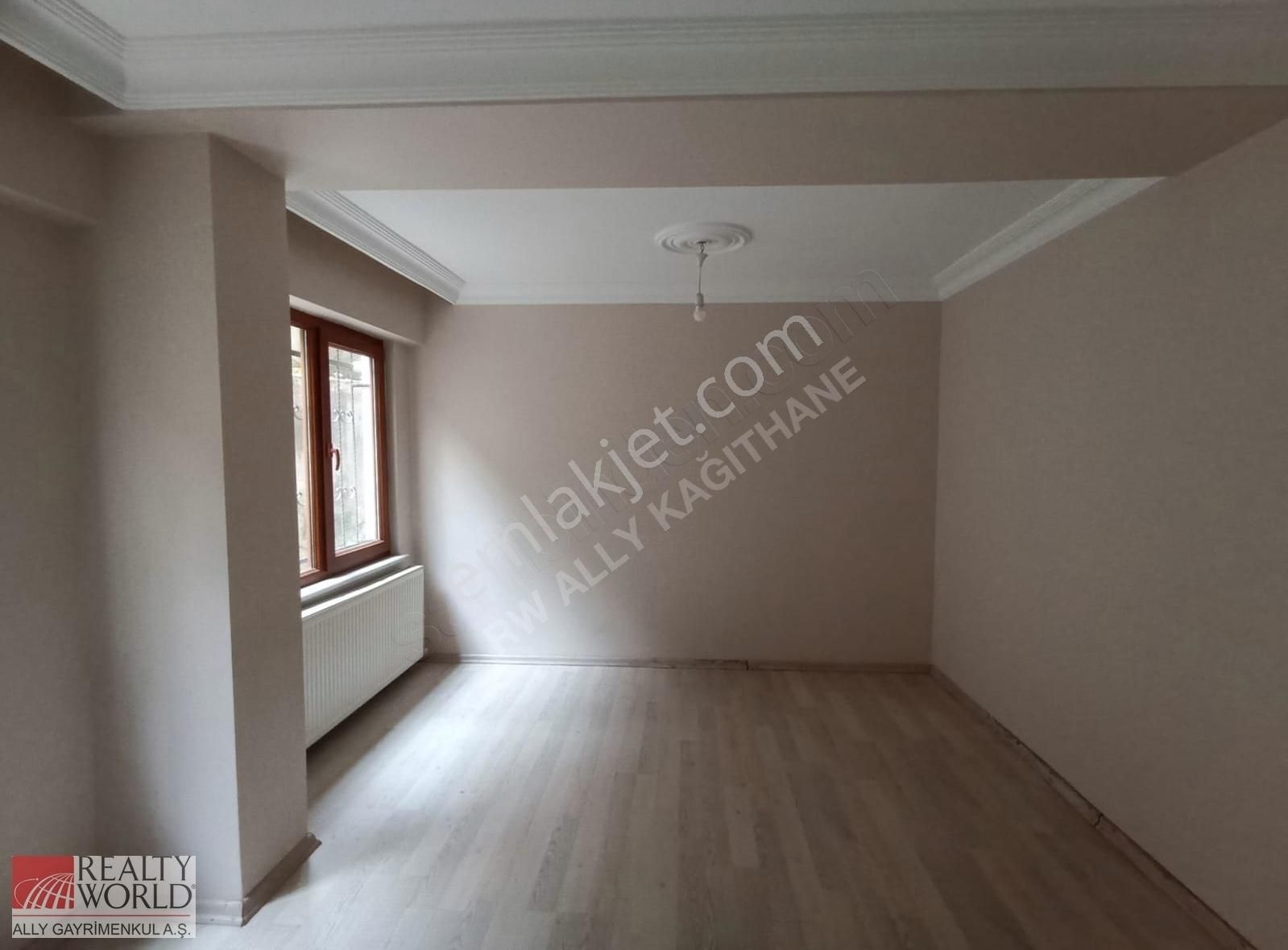 Kağıthane Merkezde Ara Kat 2+1 Kiralık Daire