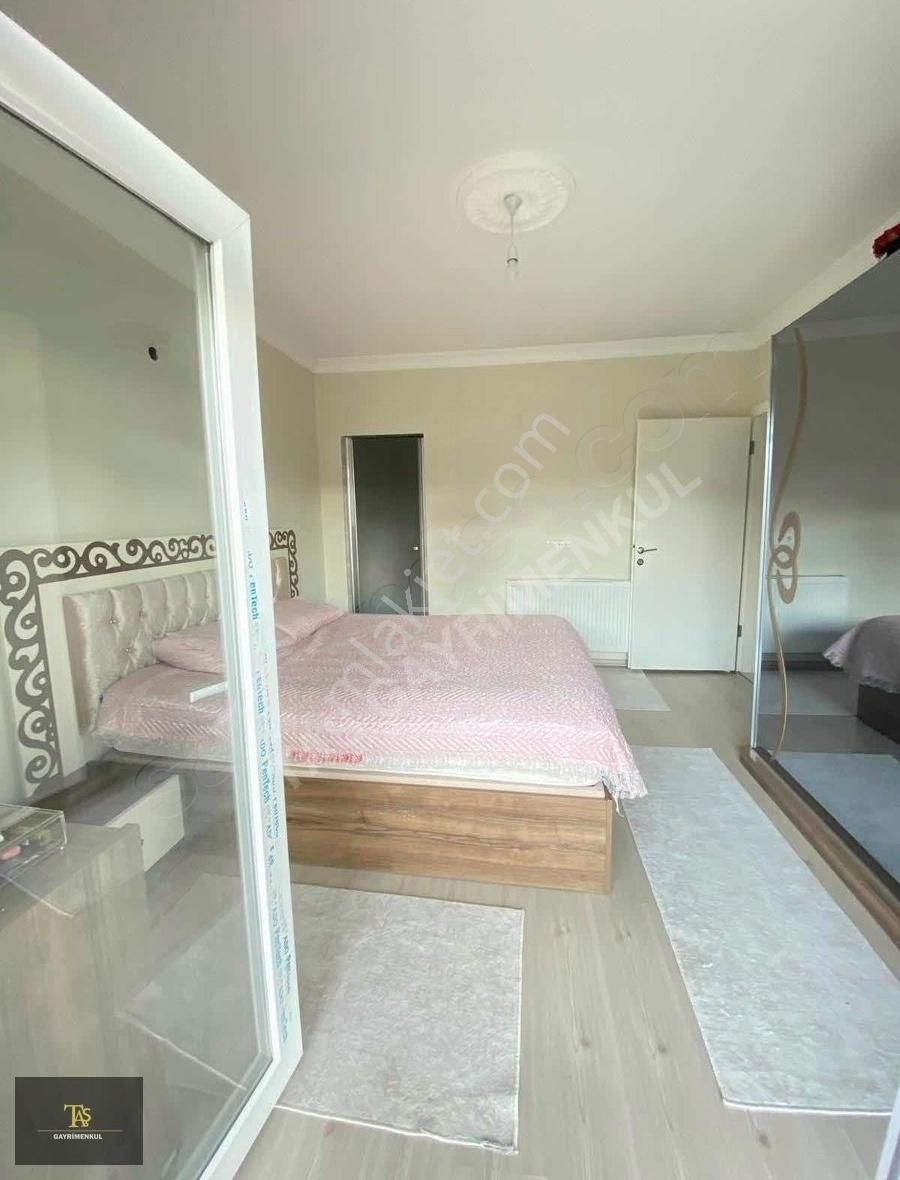 Cadde Üstü Bereket Market Yanı Satılık Daire.