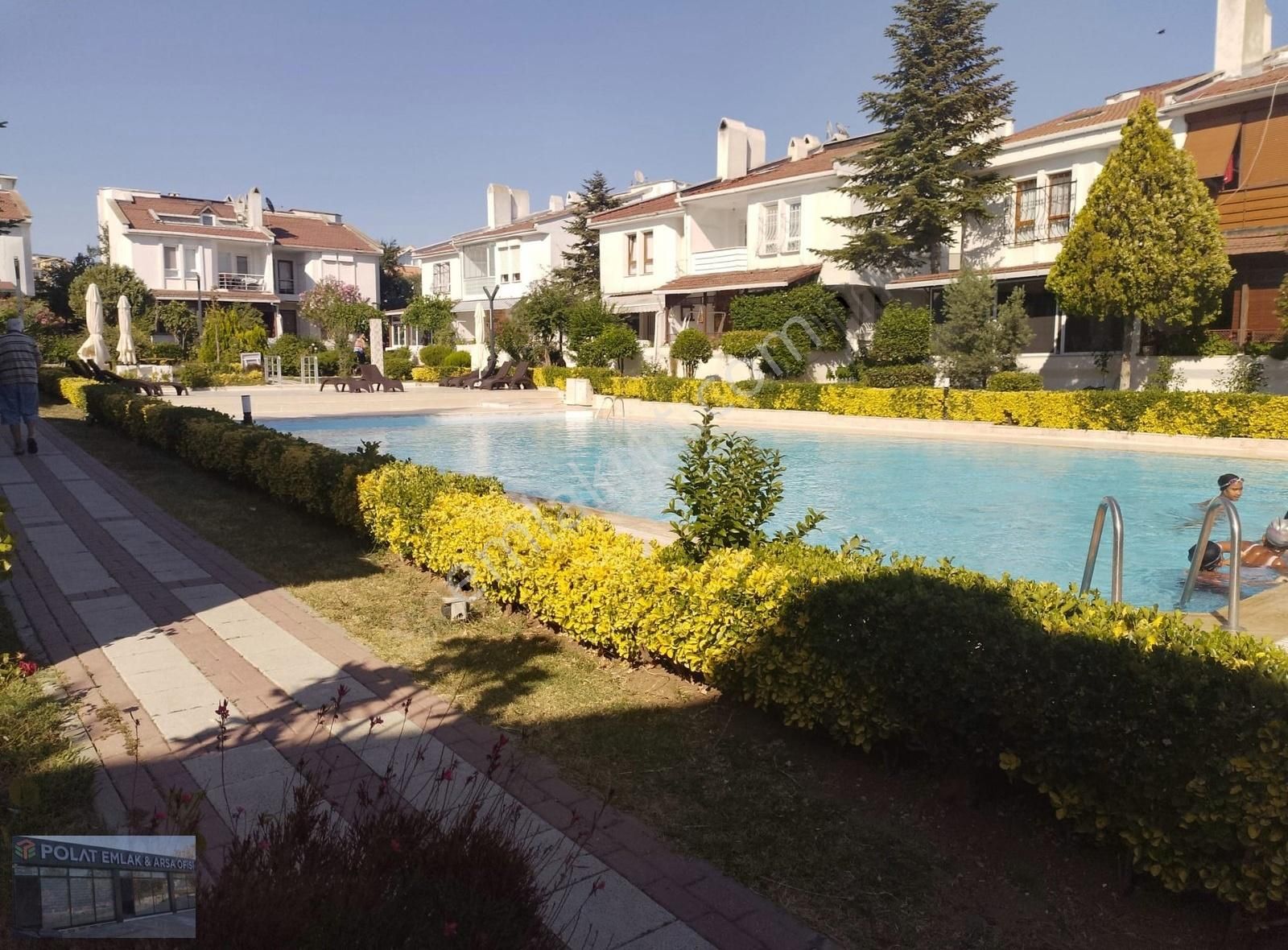 Celaliyede Havuzlu Site İçerisinde Satılık Villa