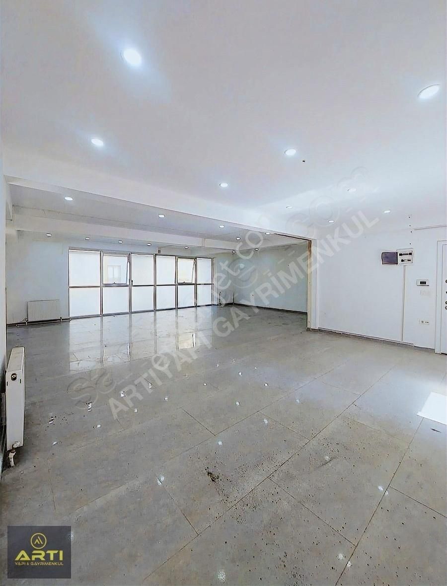 Yakuplu'da Kiralık Bahçeli Dükkan Ve Ofise Uygun 130 M2 Plaza