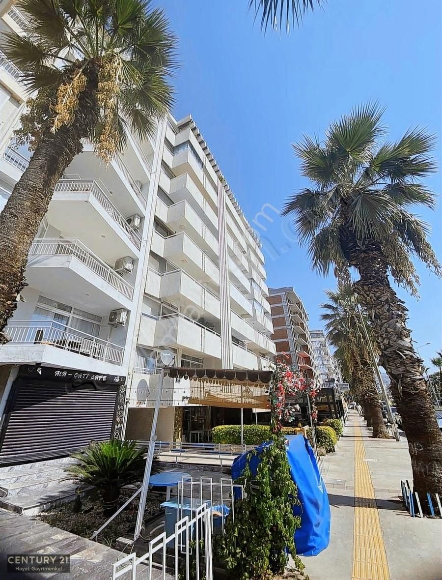 Karşıyaka Sahilde Deniz Manzaralı 3+1 Yalı Dairesi