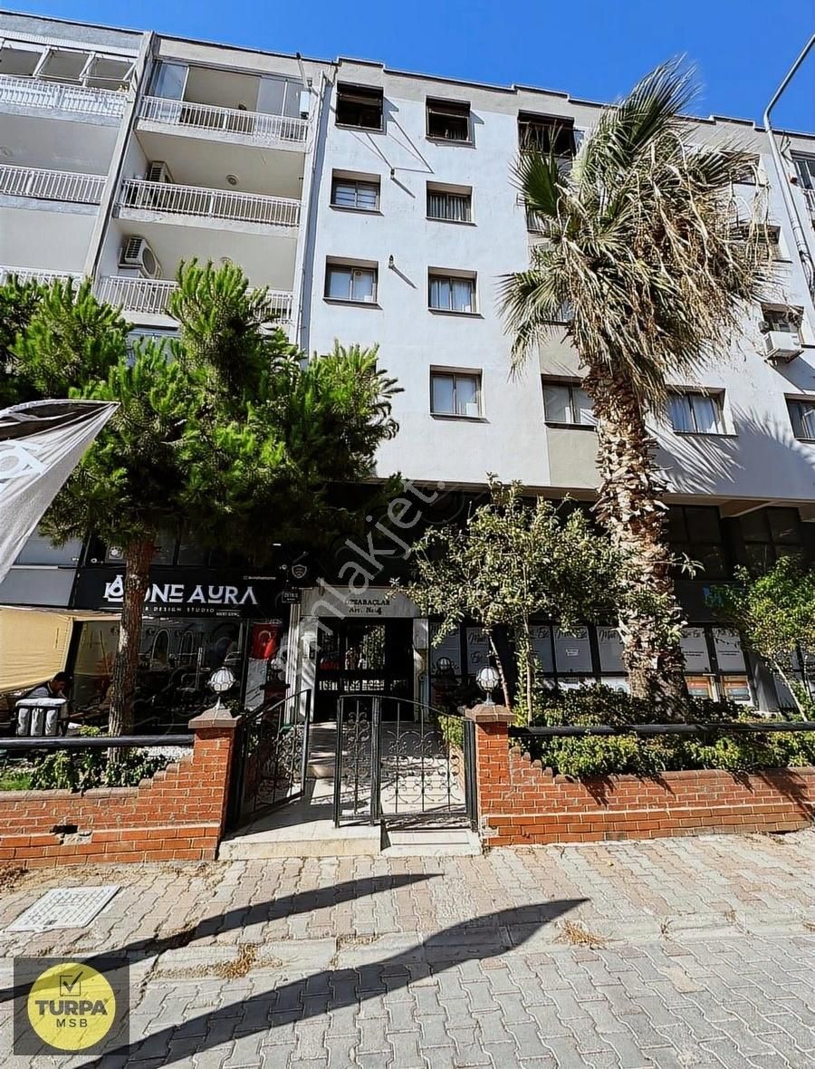 Bostanlı'da İzban Yakını 3+1 Doğalgazlı, Arakat Kiralık Daire