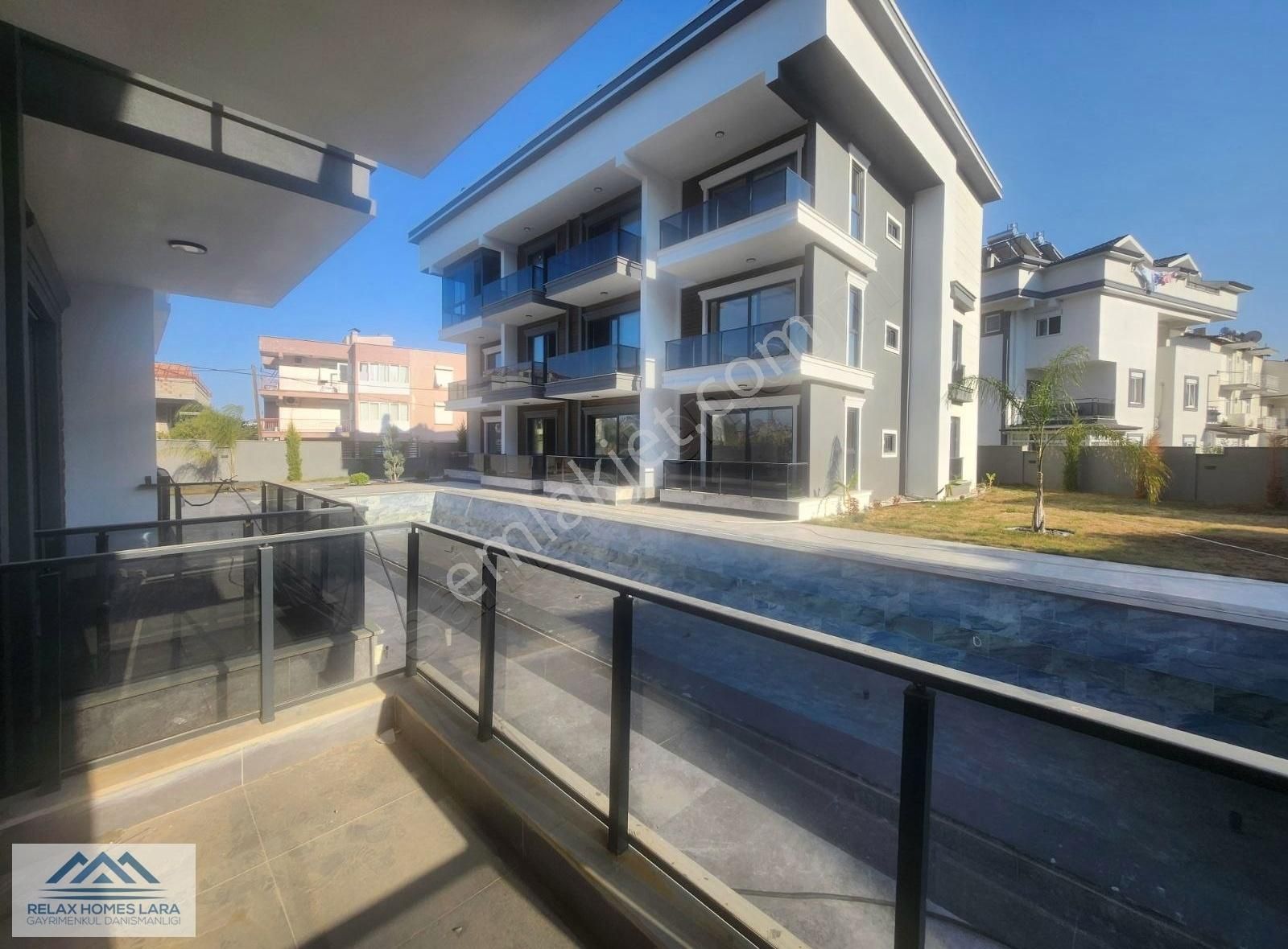 Kemer Çamyuva Da Havuzlu Site İçerisinde Satılık 1+1 Daireler