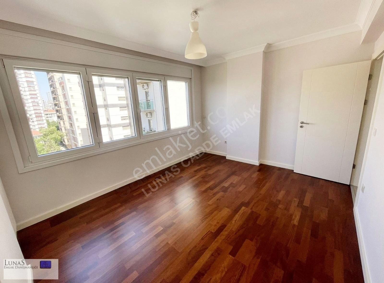 Lunas-caddebostan'da 115m2 Net 3+1 Balkonlu Güney Cephe Daire - Görsel 2