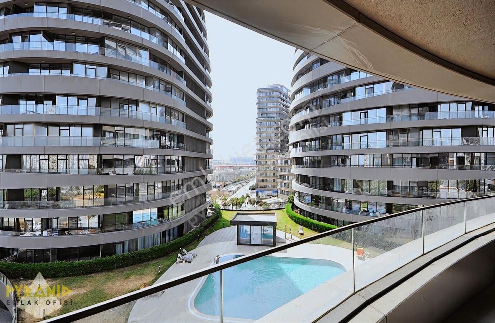 Pyramıd'den Selenium Ataköy Havuz/peyzaj Cephe Boş 1+1 Daire