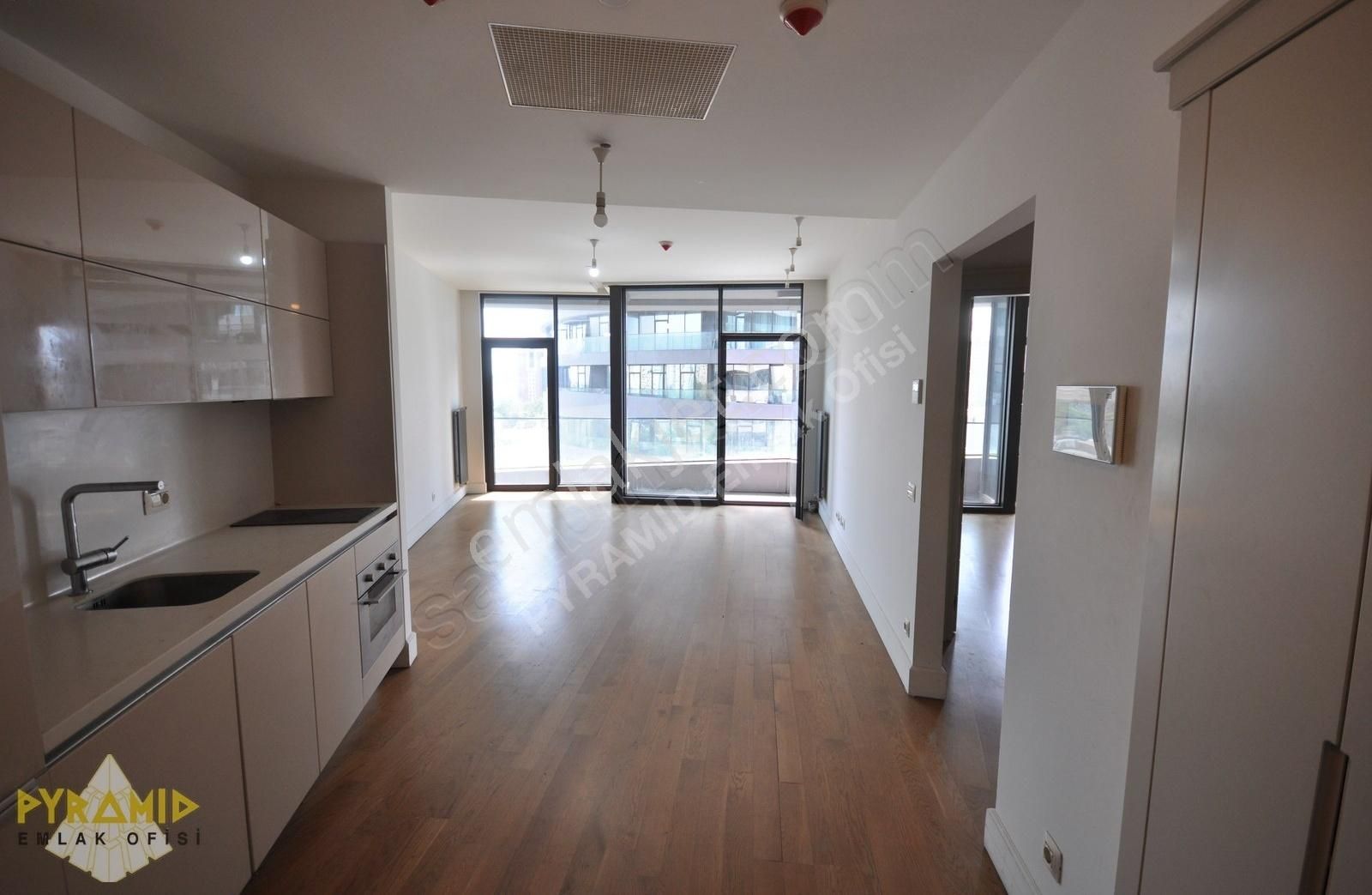 Pyramıd'den Selenium Ataköy Havuz/peyzaj Cephe Boş 1+1 Daire
