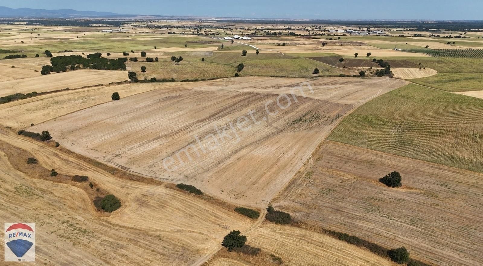 Kavakdere Köyünde Resmi Yolu Olan 104.300 M2 Satılık Arazi