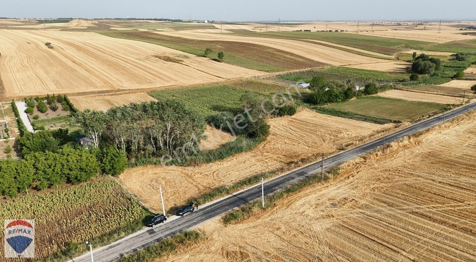 Ayvalı Yolu Üzerinde Asfalt Cephe Satılık 950 M2 Arazi