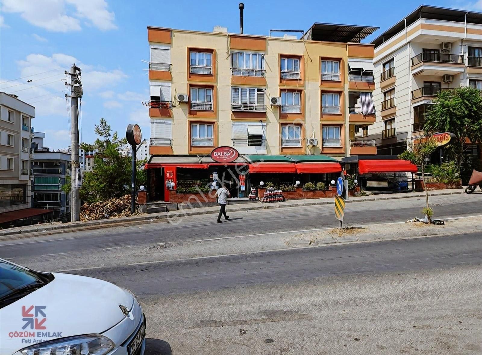Bucakoo'da Ana Cadde Üstünde Balsa Fırın Cafe Üstü Kombili 3+1