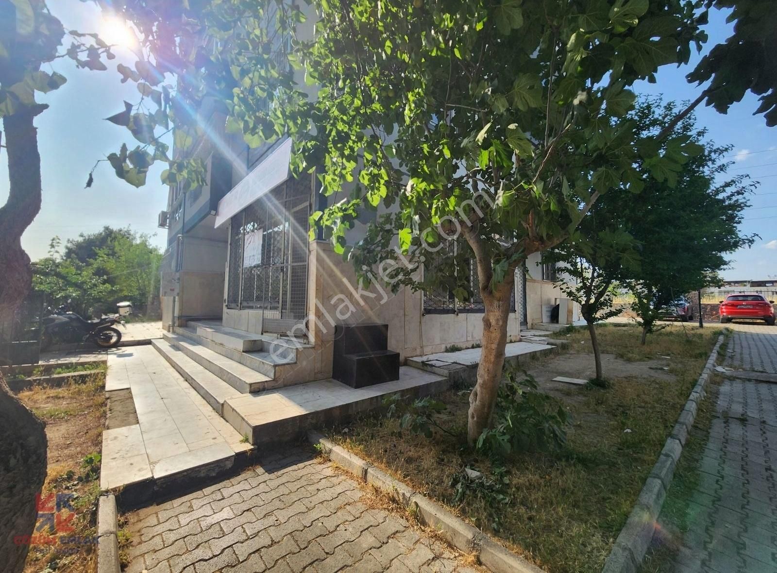 Buca Yıldızda Bacasız İş Kollarına Uygun Cadde Üstü 38m2 Dükkan