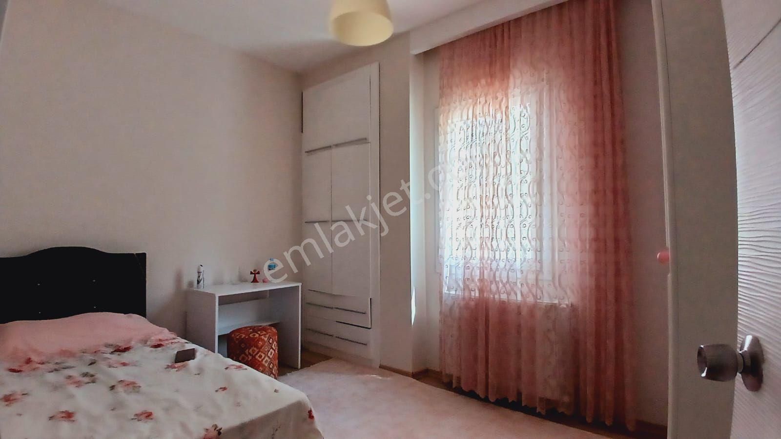 Kuşadası Ege Mahallesinde Kapalı Mutfaklı Doğalgazlı 3+1 150 M2 Satılık Bahçe Katı - Görsel 11