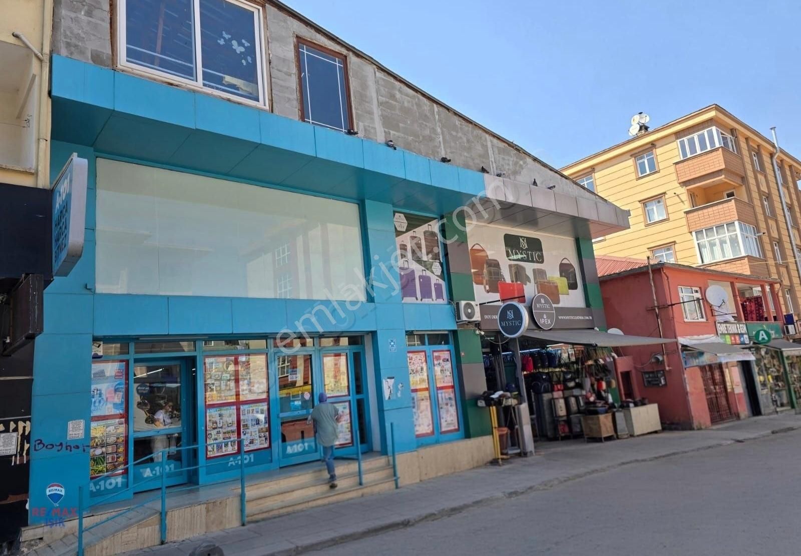 Sultanbeyli Cd. Üstü Yoğun Yaya Lokasyonunda 450m2