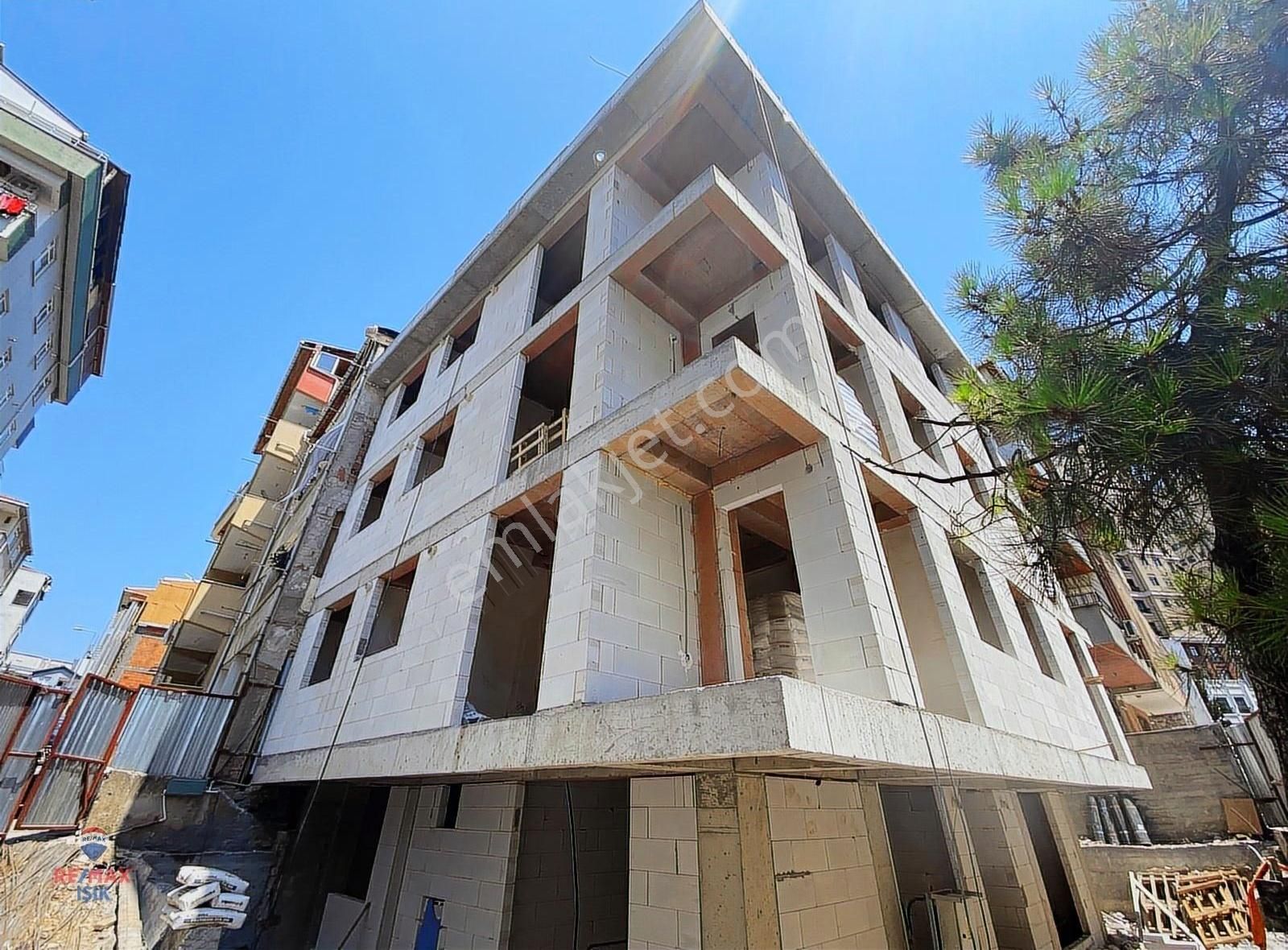 Yüksek Çatılı Emaar Avm' Ye Komşu 4+1 Dubleks Daire