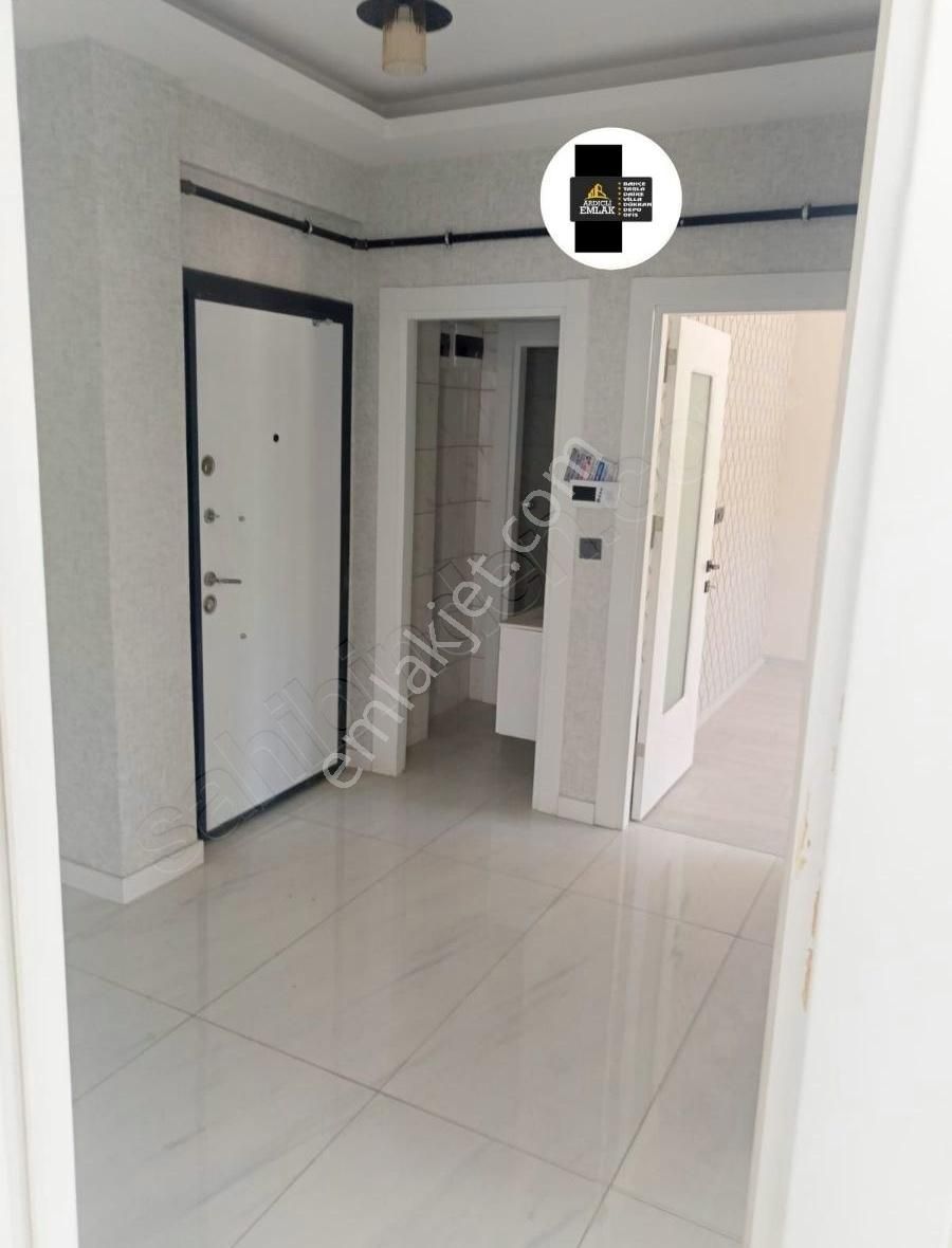 Ardıçlı Emlaktan Sancak Pazarı Yakını Kapalı Otoparklı 3+1 Daire