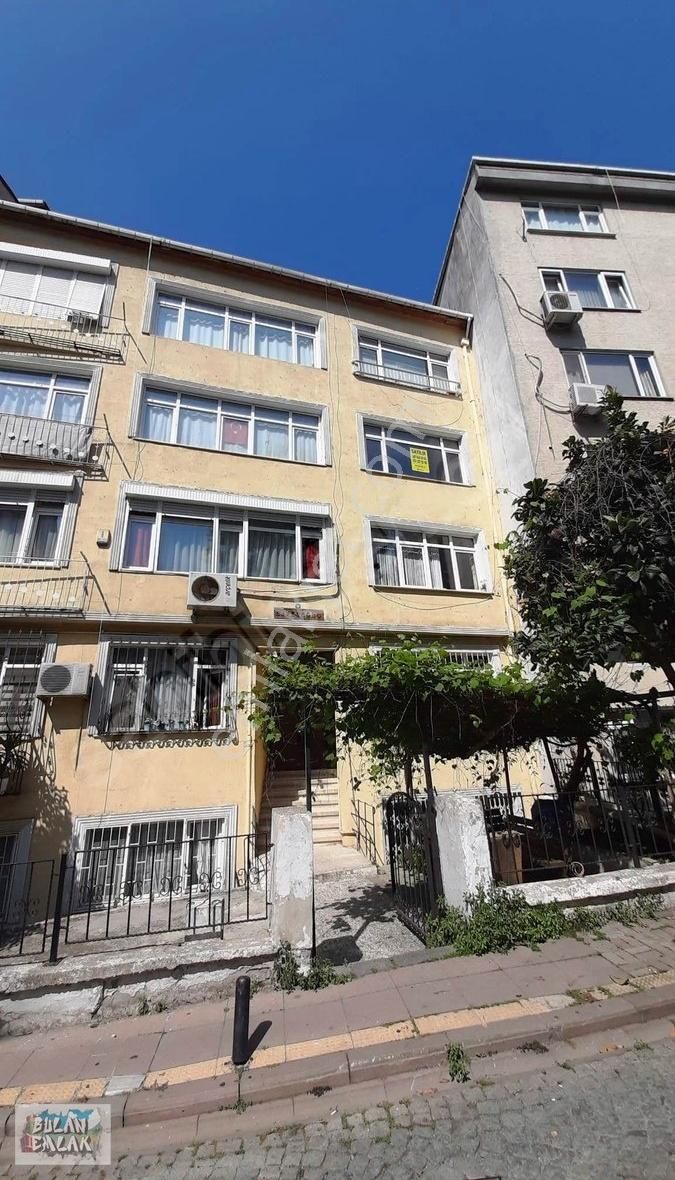 Bulan'dan Ortaköy'de Caddeye Çok Yakın Temiz 2+1 Daire