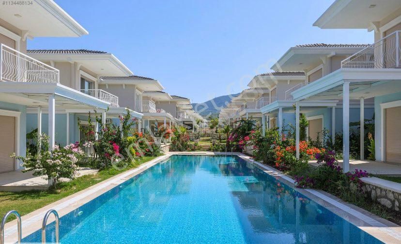 Kuşadası Davutlar’da 7/24 Güvenlikli Havuzlu Sitede 3+1 Villa