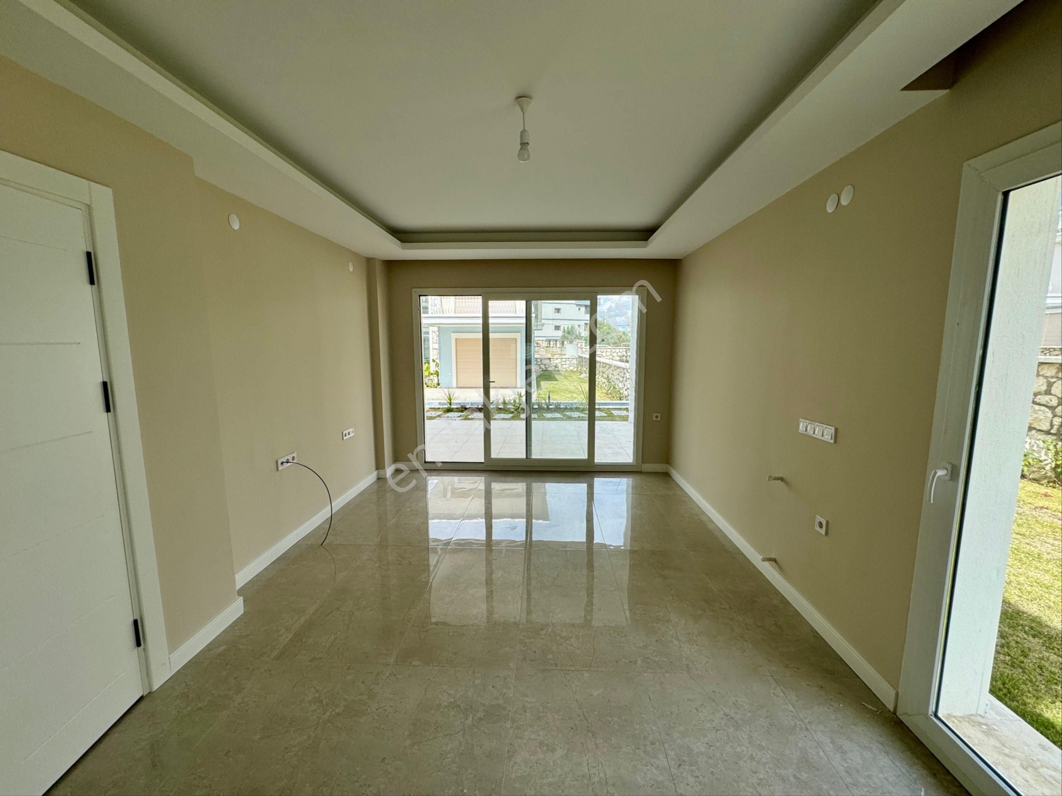 Kuşadası Davutlar’da 7/24 Güvenlikli Havuzlu Sitede 3+1 Villa - Görsel 9