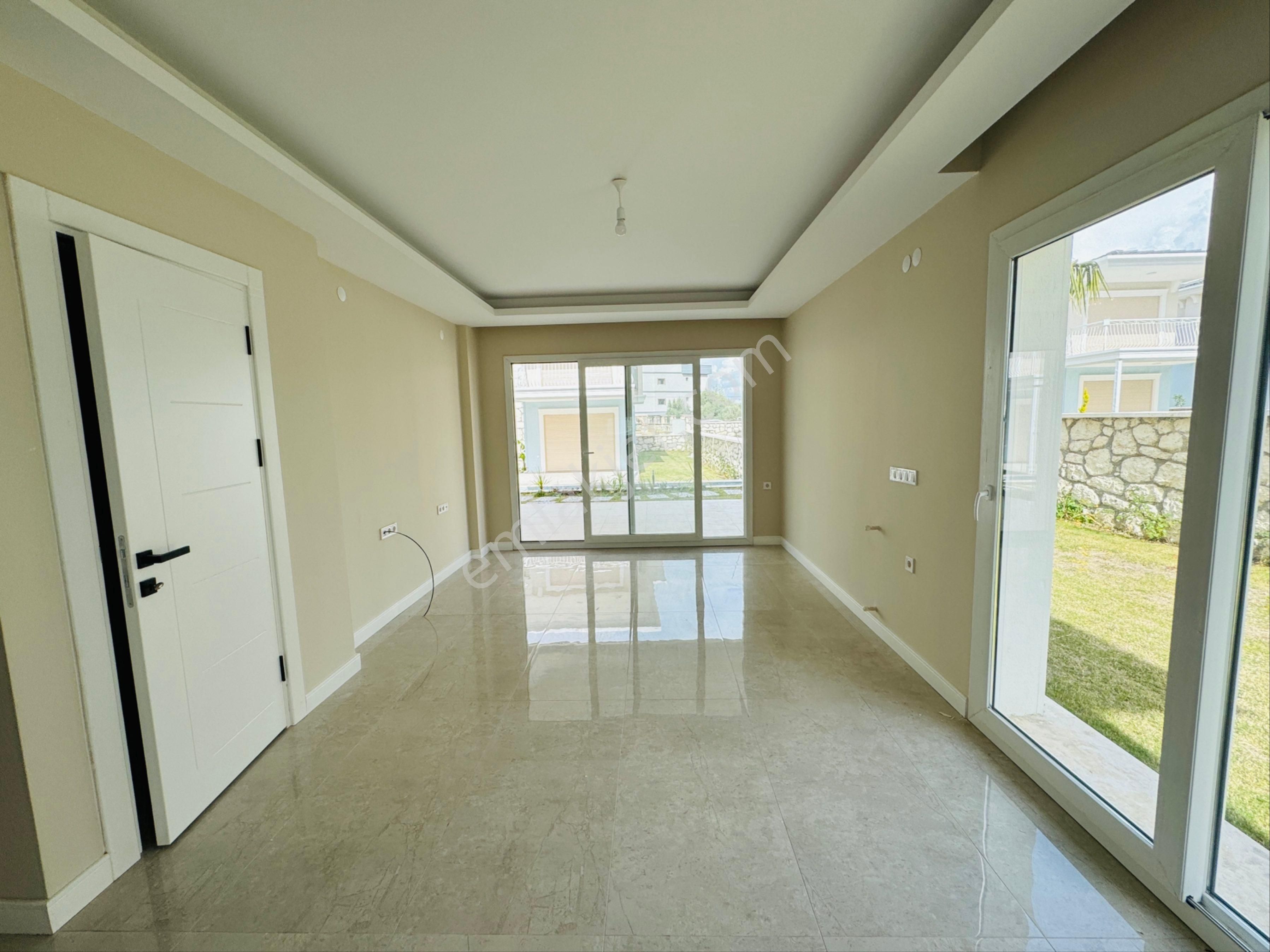 Kuşadası Davutlar’da 7/24 Güvenlikli Havuzlu Sitede 3+1 Villa - Görsel 13