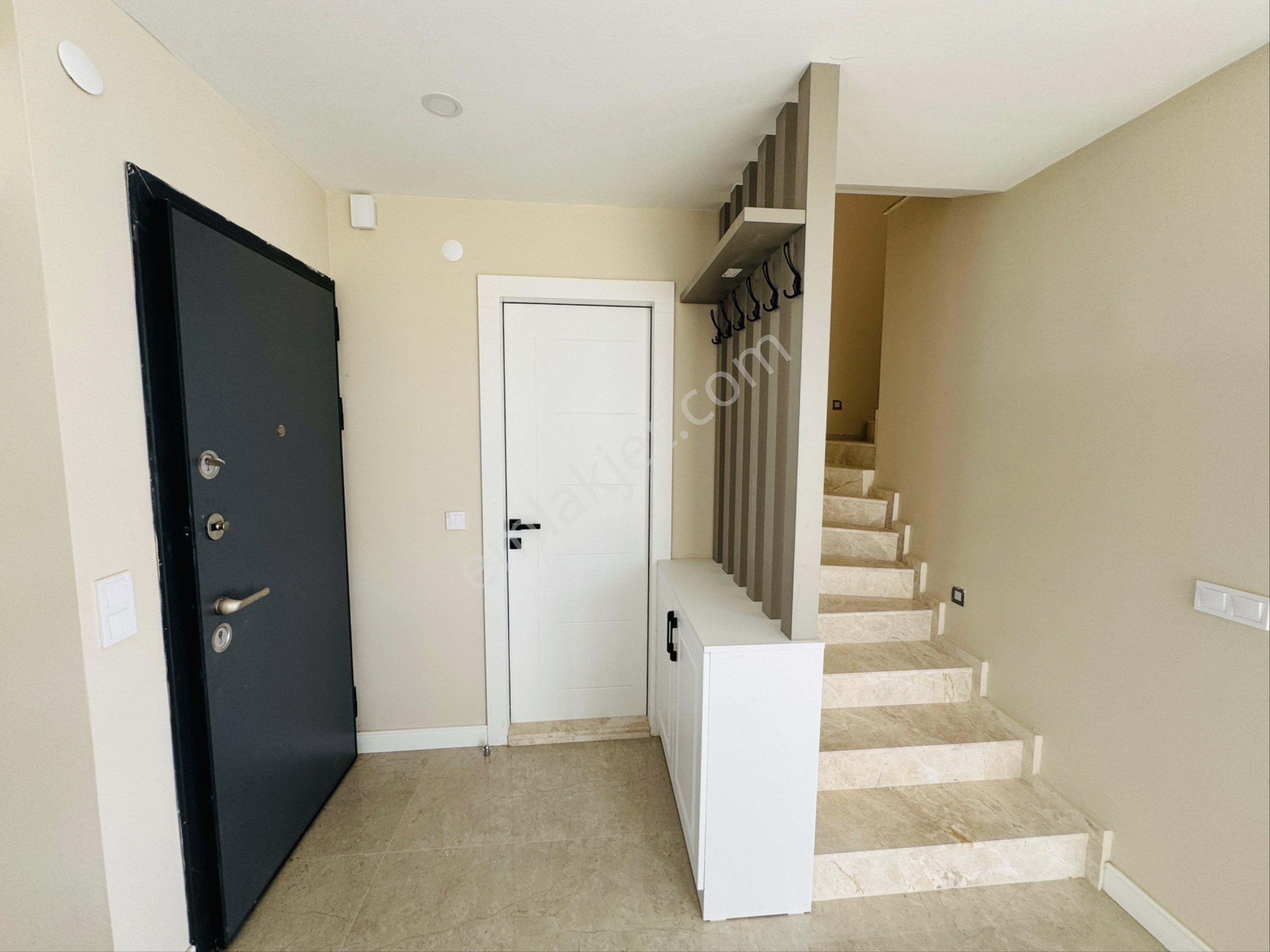 Kuşadası Davutlar’da 7/24 Güvenlikli Havuzlu Sitede 3+1 Villa - Görsel 15