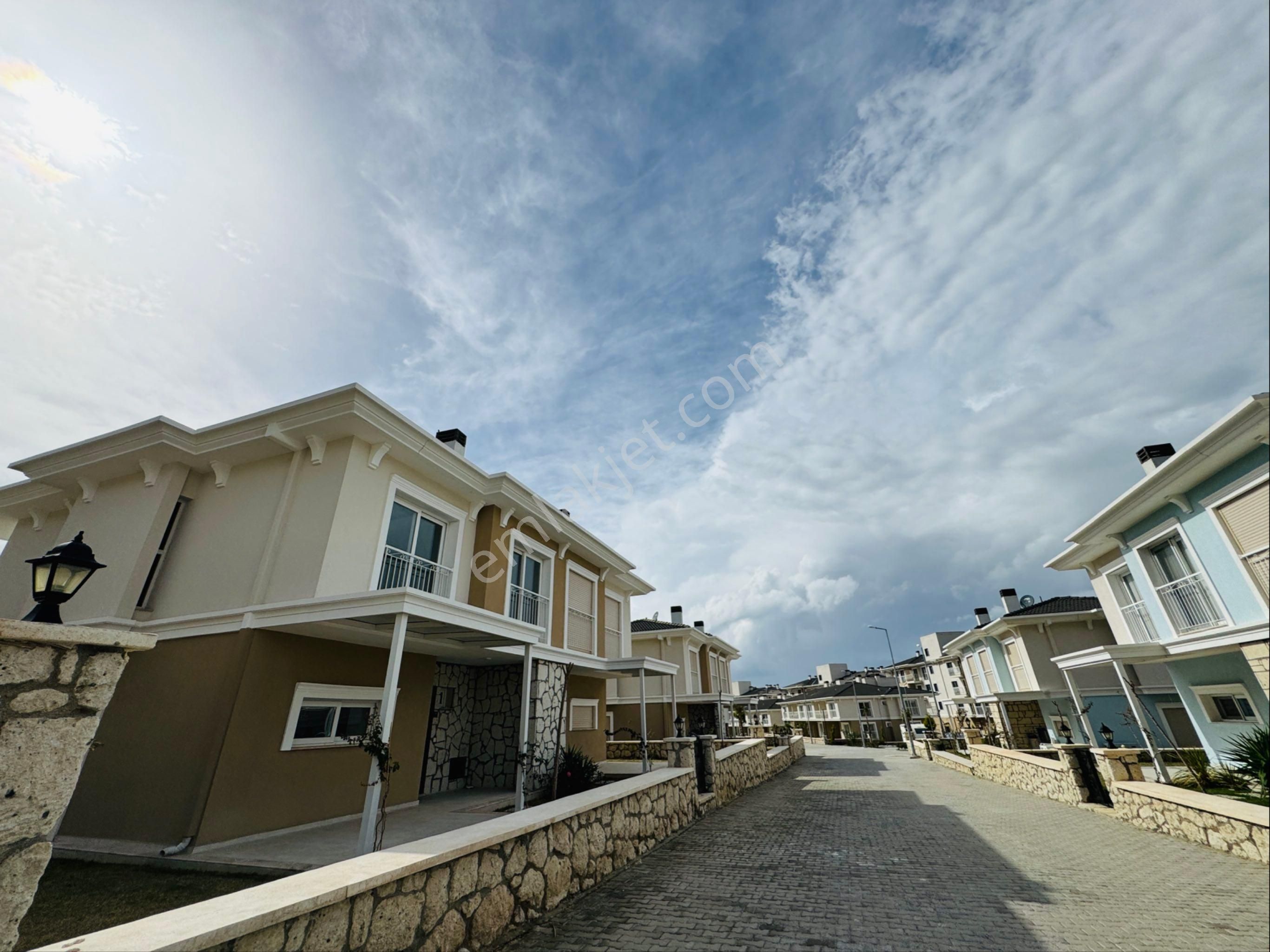 Kuşadası Davutlar’da 7/24 Güvenlikli Havuzlu Sitede 3+1 Villa - Görsel 6