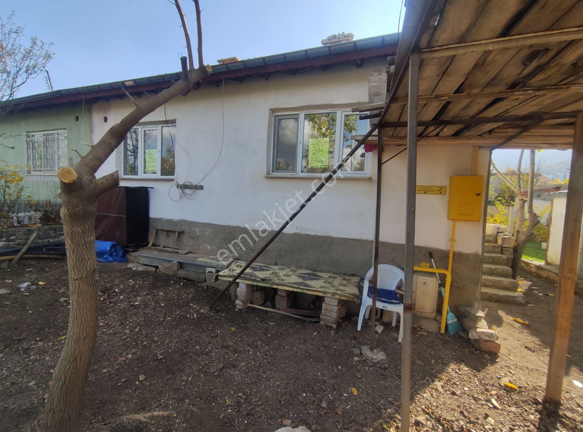 Özpınar,dan Pınarbaşı Mahallesi Satılık Tek Katlı Müstakil Bahçeli Ev 383 M2