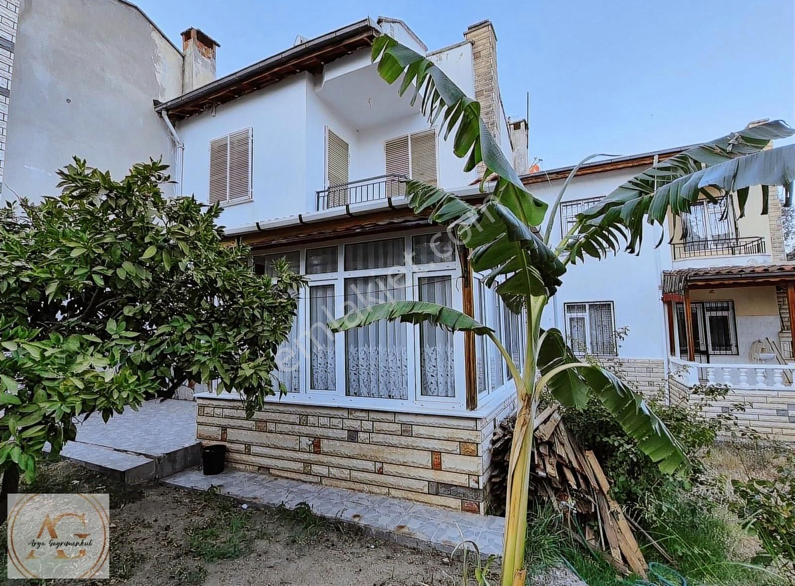 Arya'dan Güre Merkez'de Jeotermal Isıtmalı Eşyalı Kiralık Villa