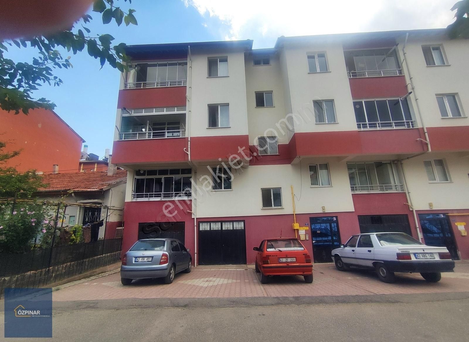 Konya Seydişehir Yenicami Satılık 2+1 Garajlı Daire 3.k. Kombili
