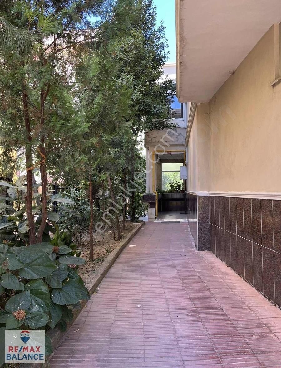 Kartal Esentepe İnönü Caddesi 3+1 Satılık Balkonlu Arakat Daire